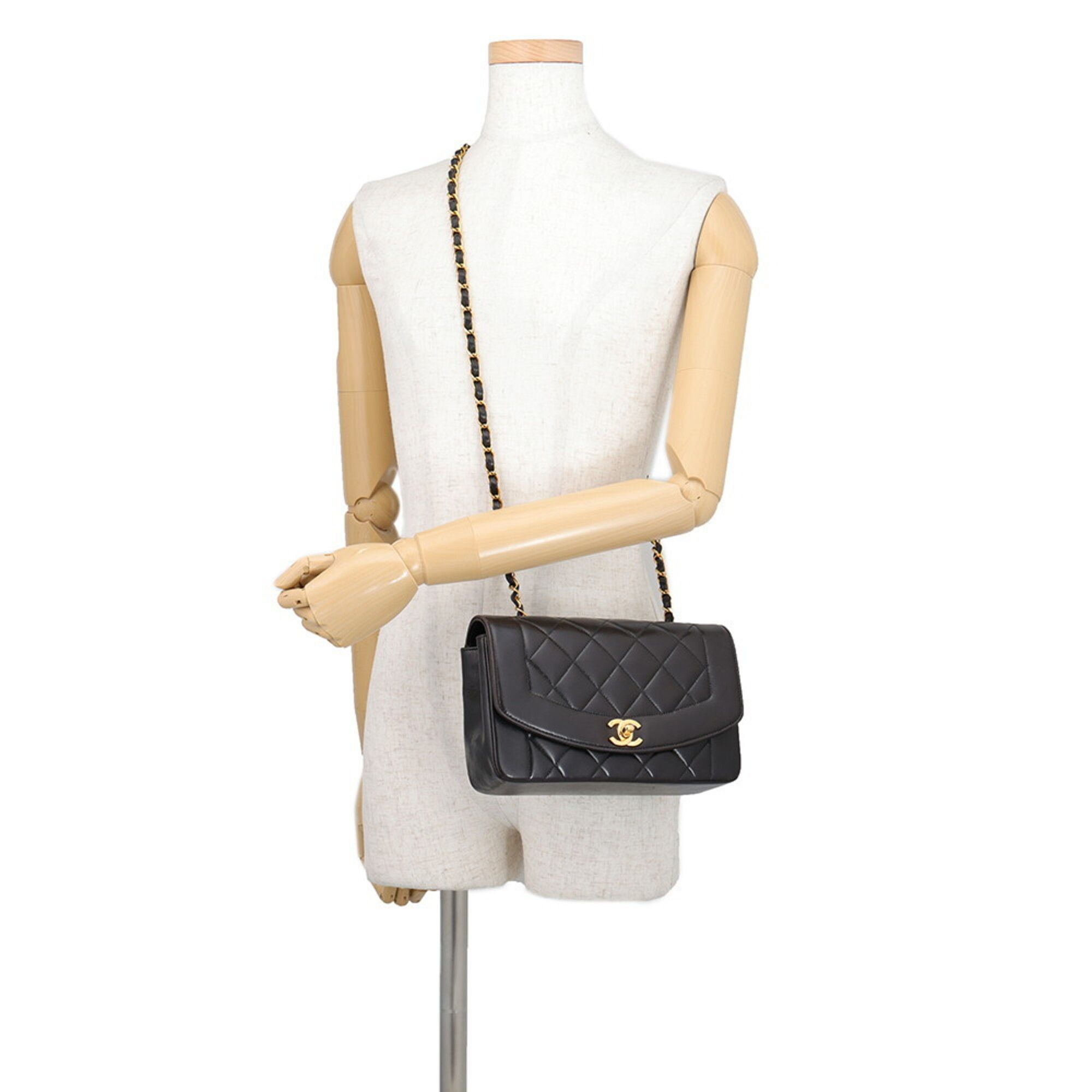Matelasse Leather Shoulder Bag (Pre-Owned) - Chanel - Modalova