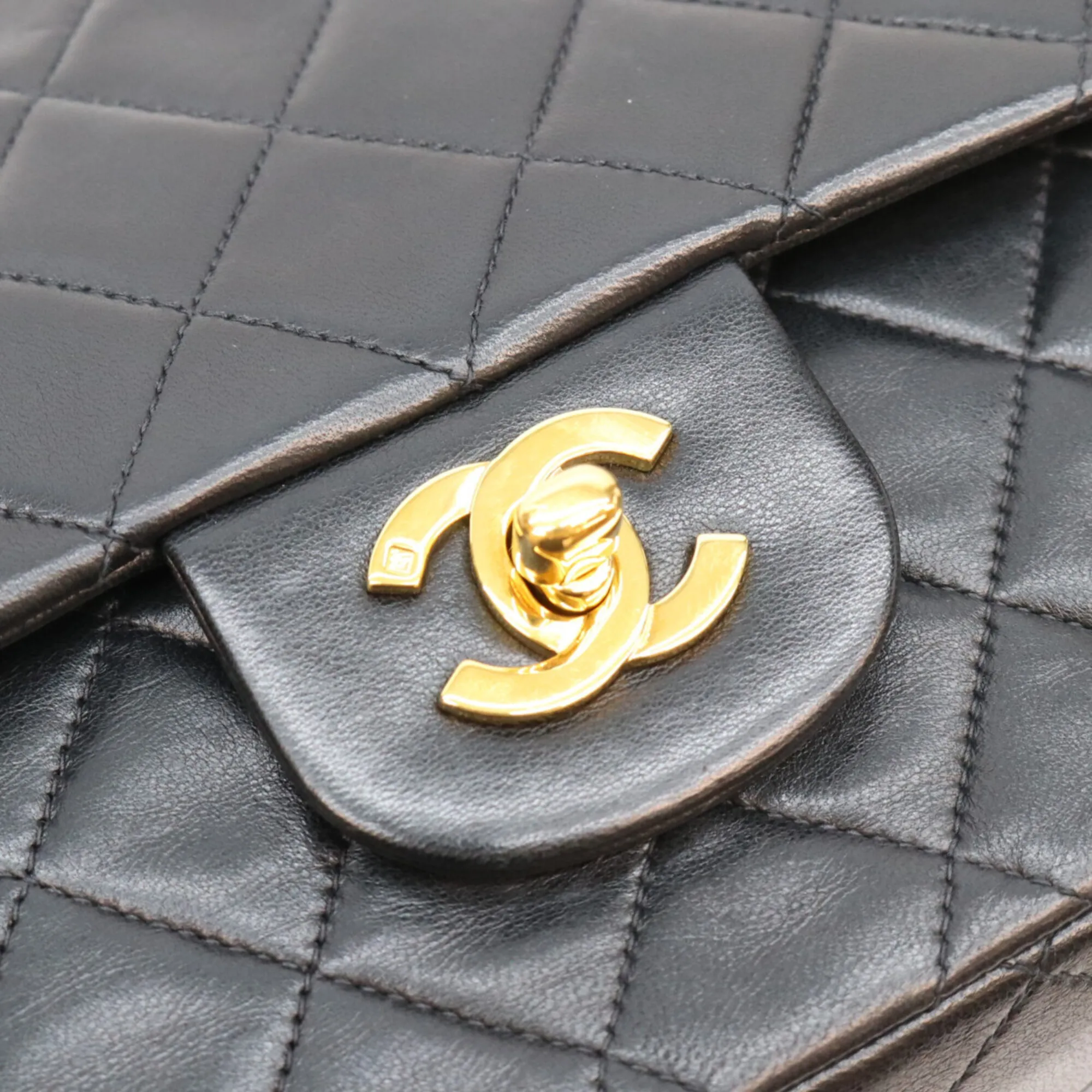 Leather Shoulder Bag (Pre-Owned) - Chanel - Modalova