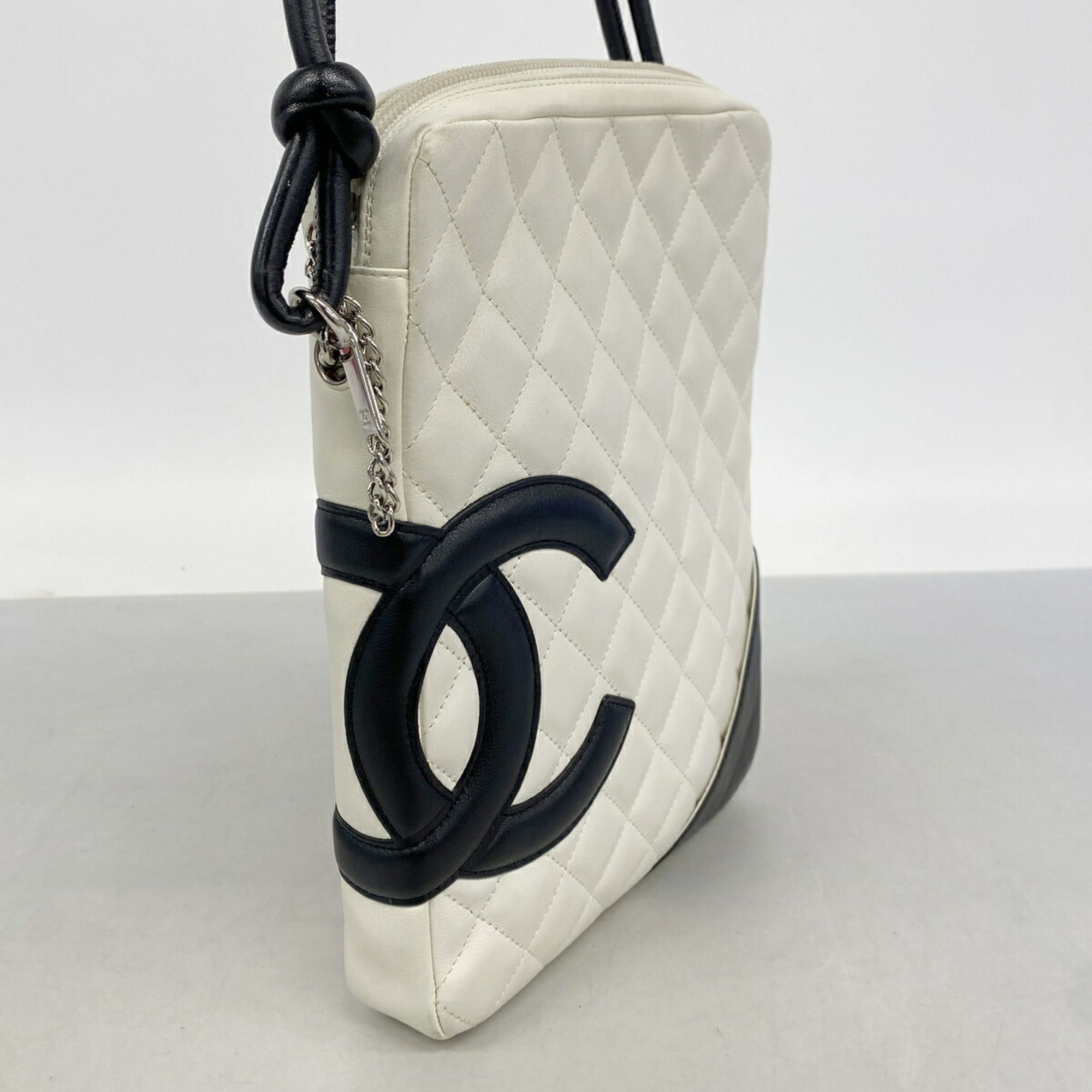 Leather Shoulder Bag (Pre-Owned) - Chanel - Modalova