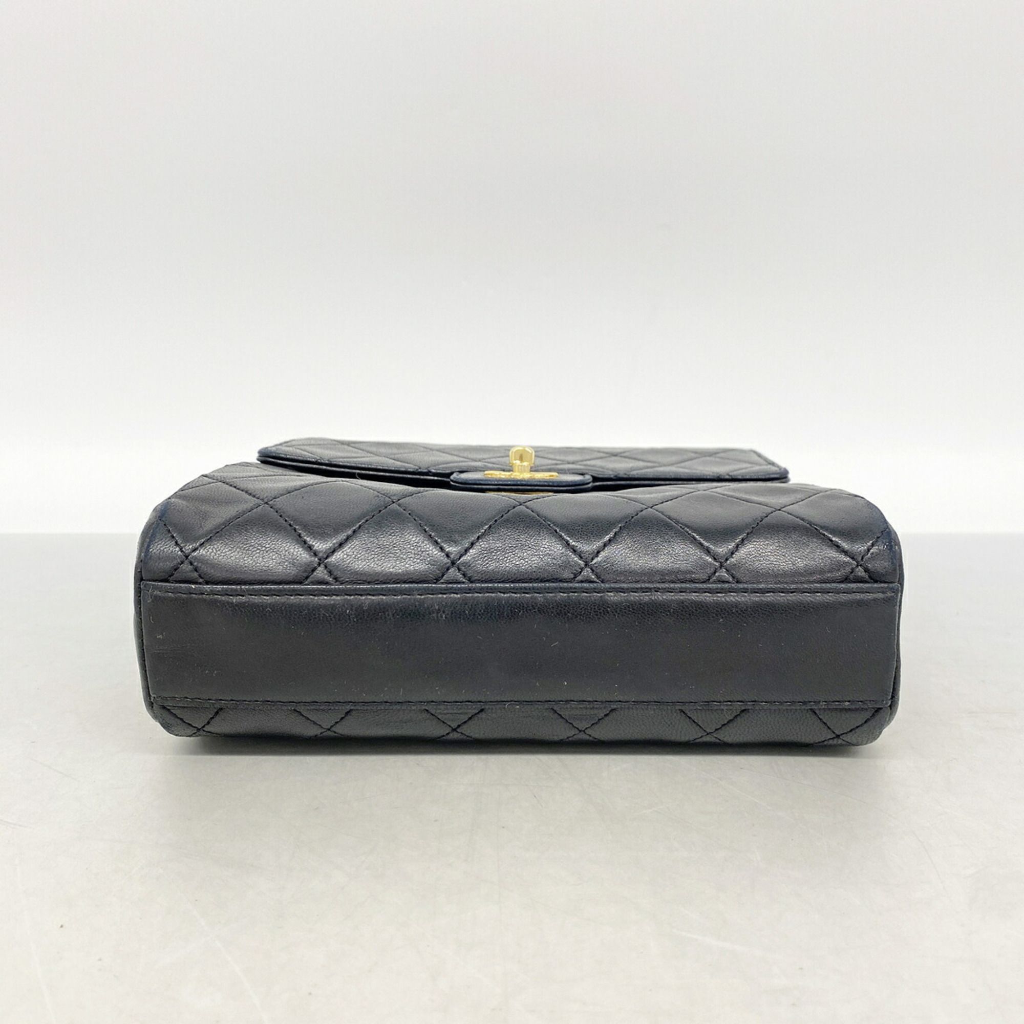 Leather Shoulder Bag (Pre-Owned) - Chanel - Modalova