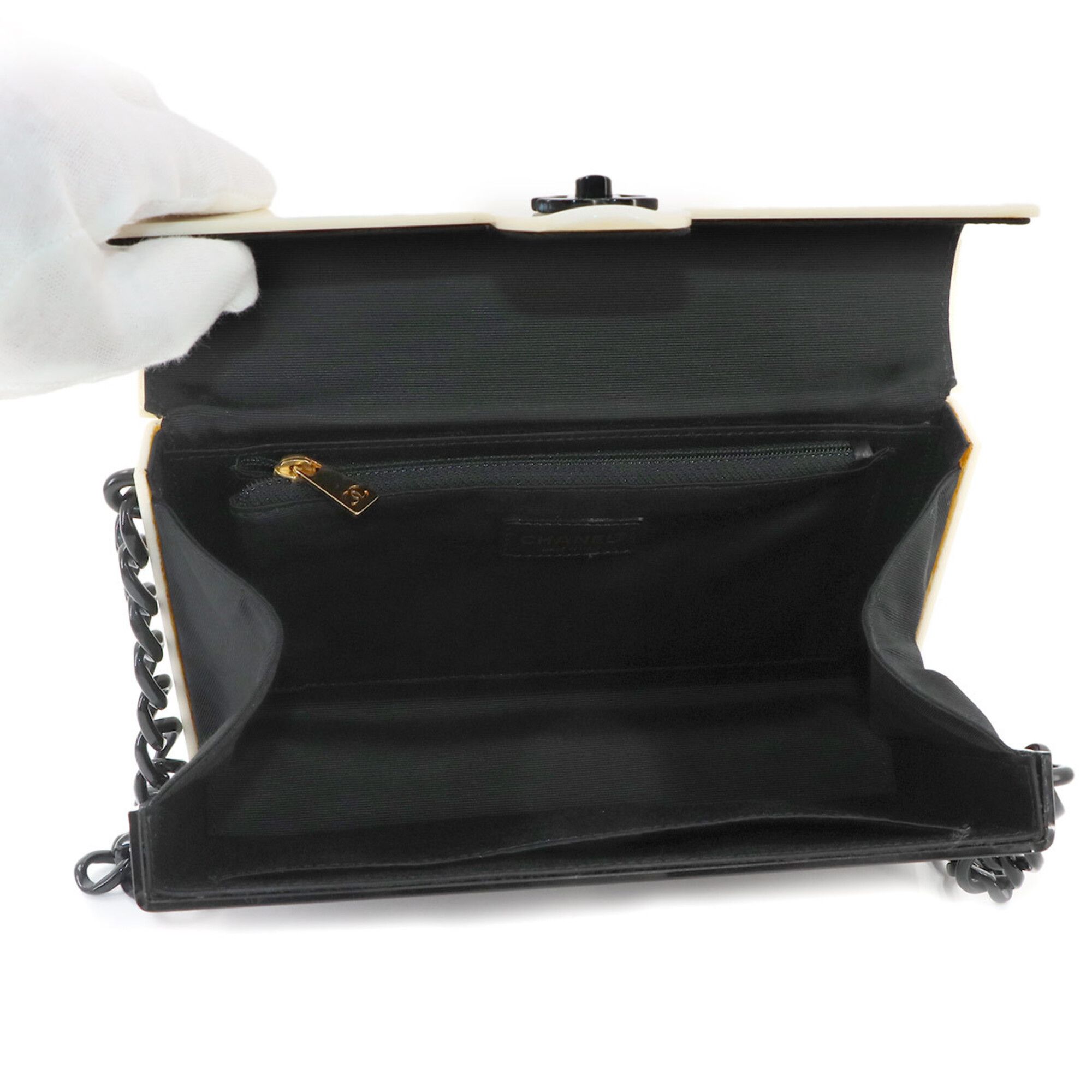 Plastic Shoulder Bag (Pre-Owned) - Chanel - Modalova