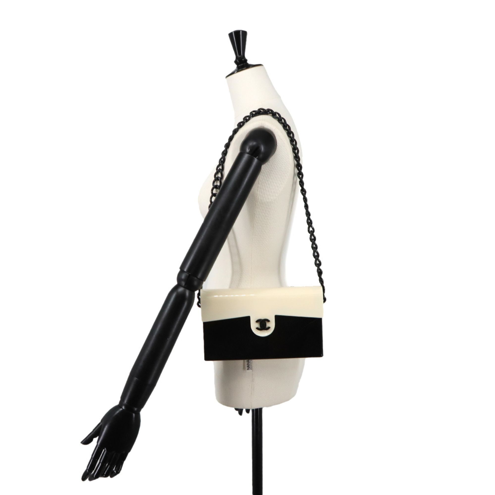 Plastic Shoulder Bag (Pre-Owned) - Chanel - Modalova