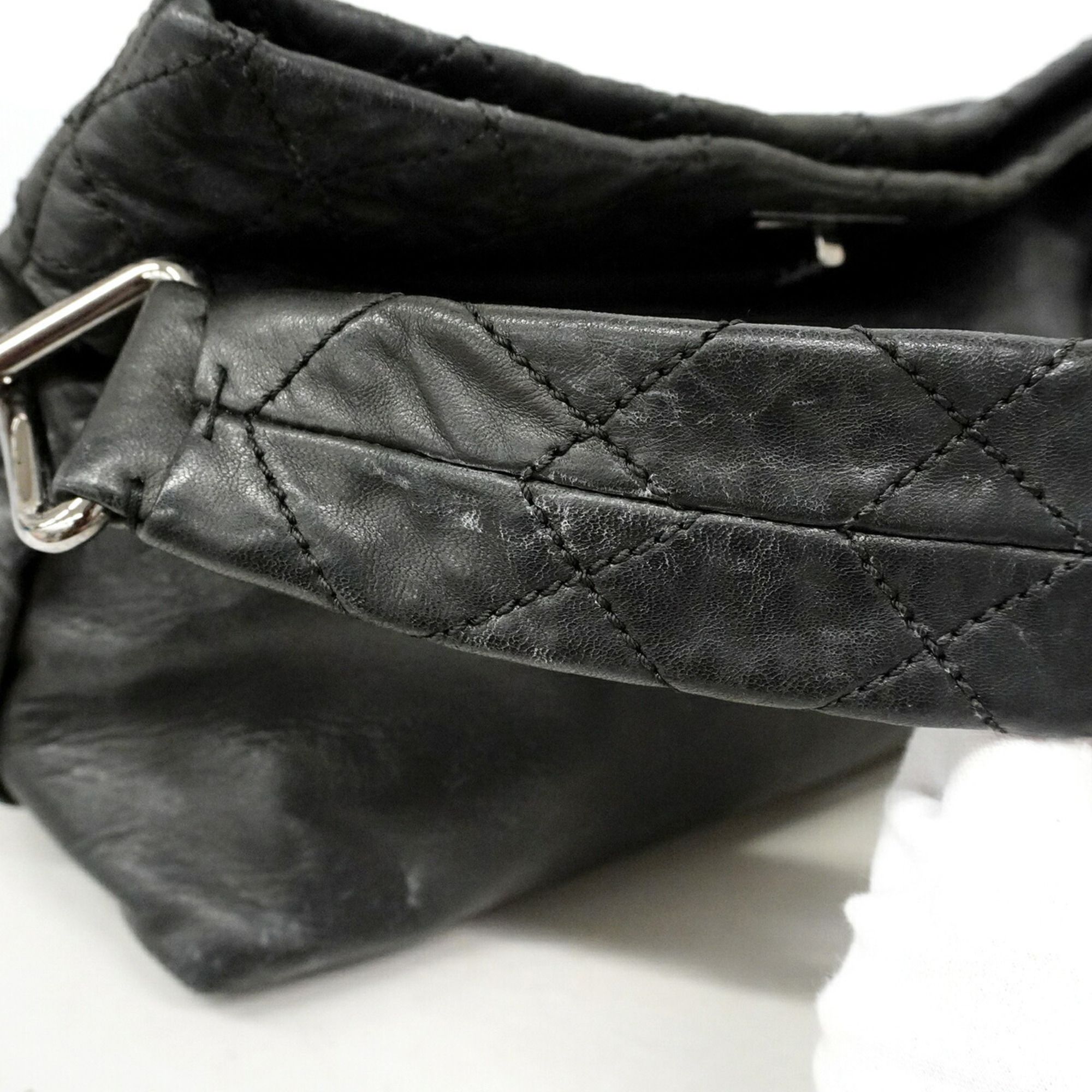 Leather Shoulder Bag (Pre-Owned) - Chanel - Modalova