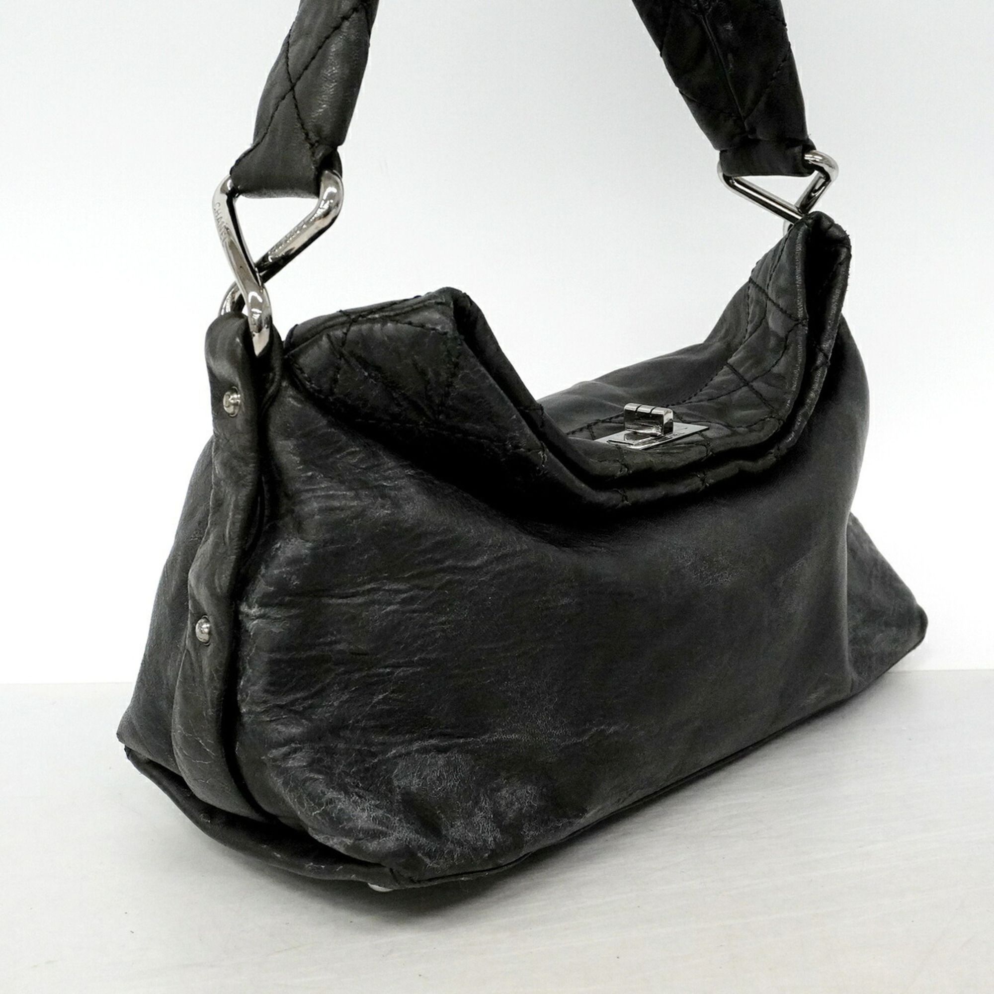 Leather Shoulder Bag (Pre-Owned) - Chanel - Modalova