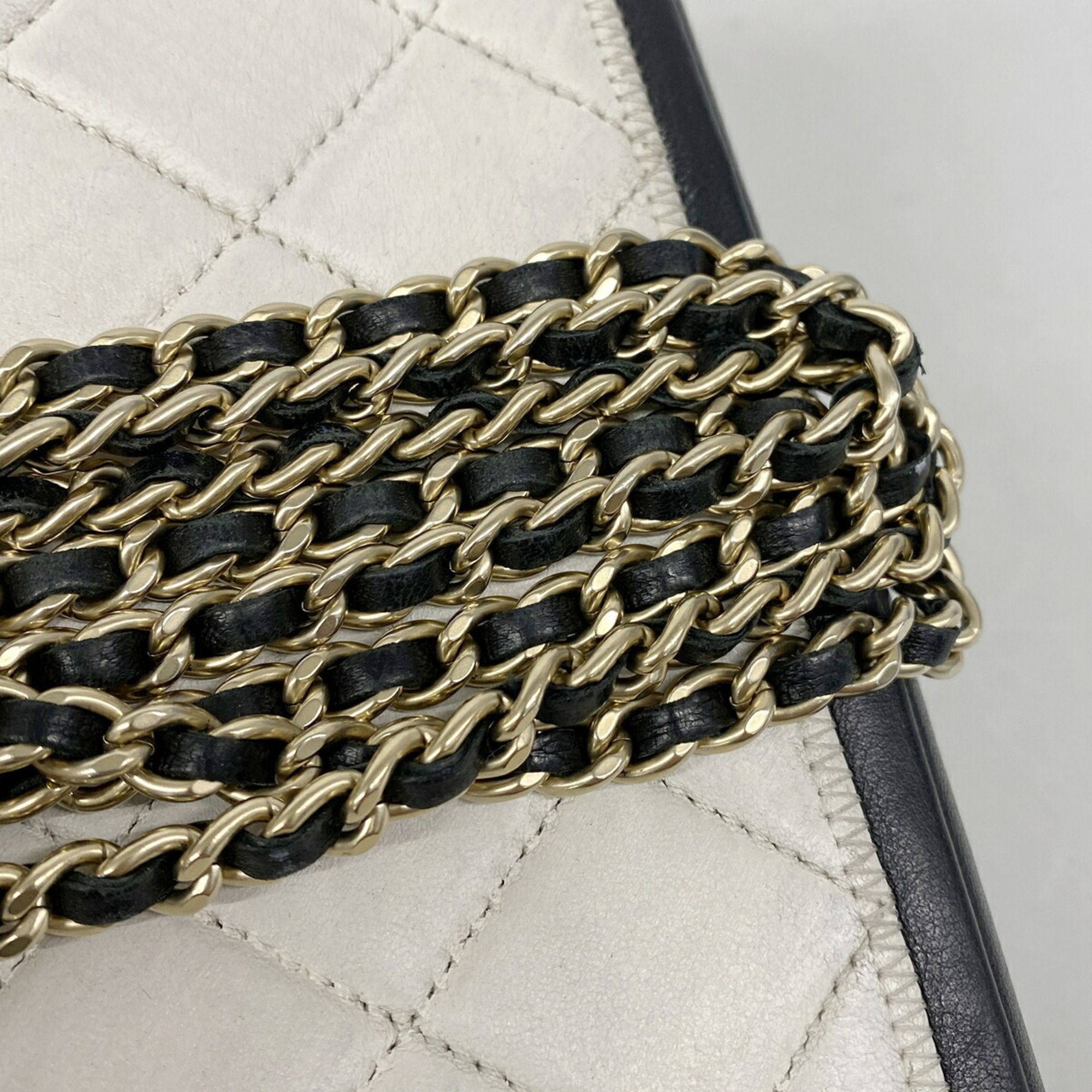 Leather Shoulder Bag (Pre-Owned) - Chanel - Modalova