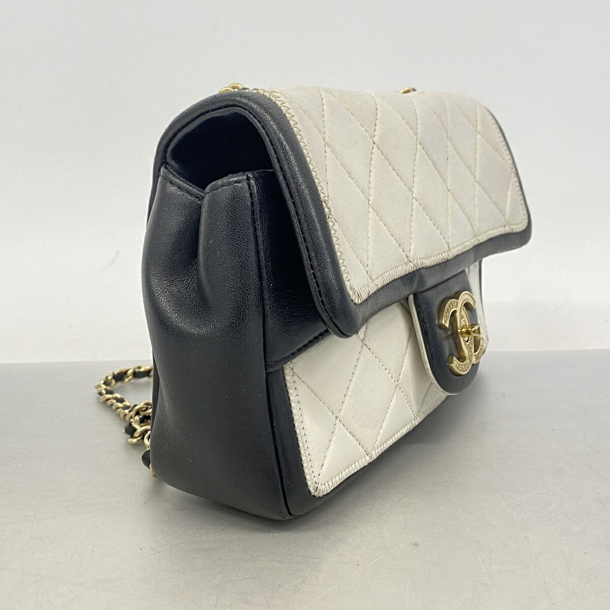 Leather Shoulder Bag (Pre-Owned) - Chanel - Modalova