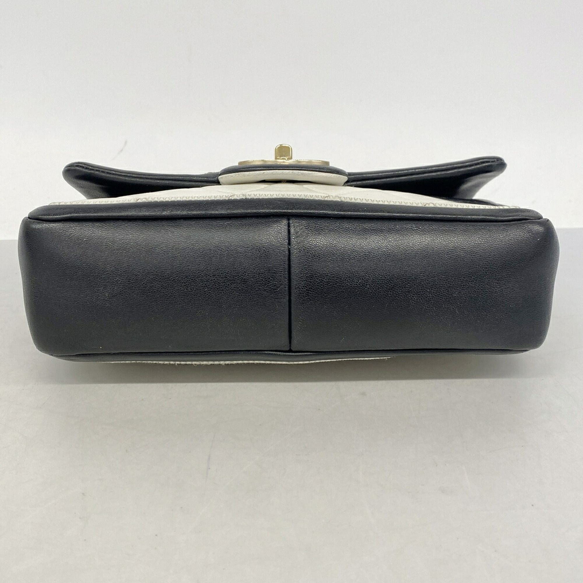 Leather Shoulder Bag (Pre-Owned) - Chanel - Modalova