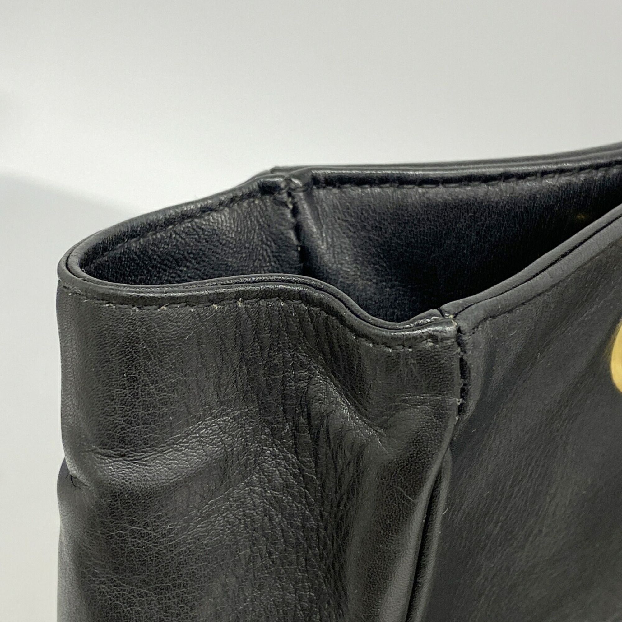 Leather Shoulder Bag (Pre-Owned) - Chanel - Modalova