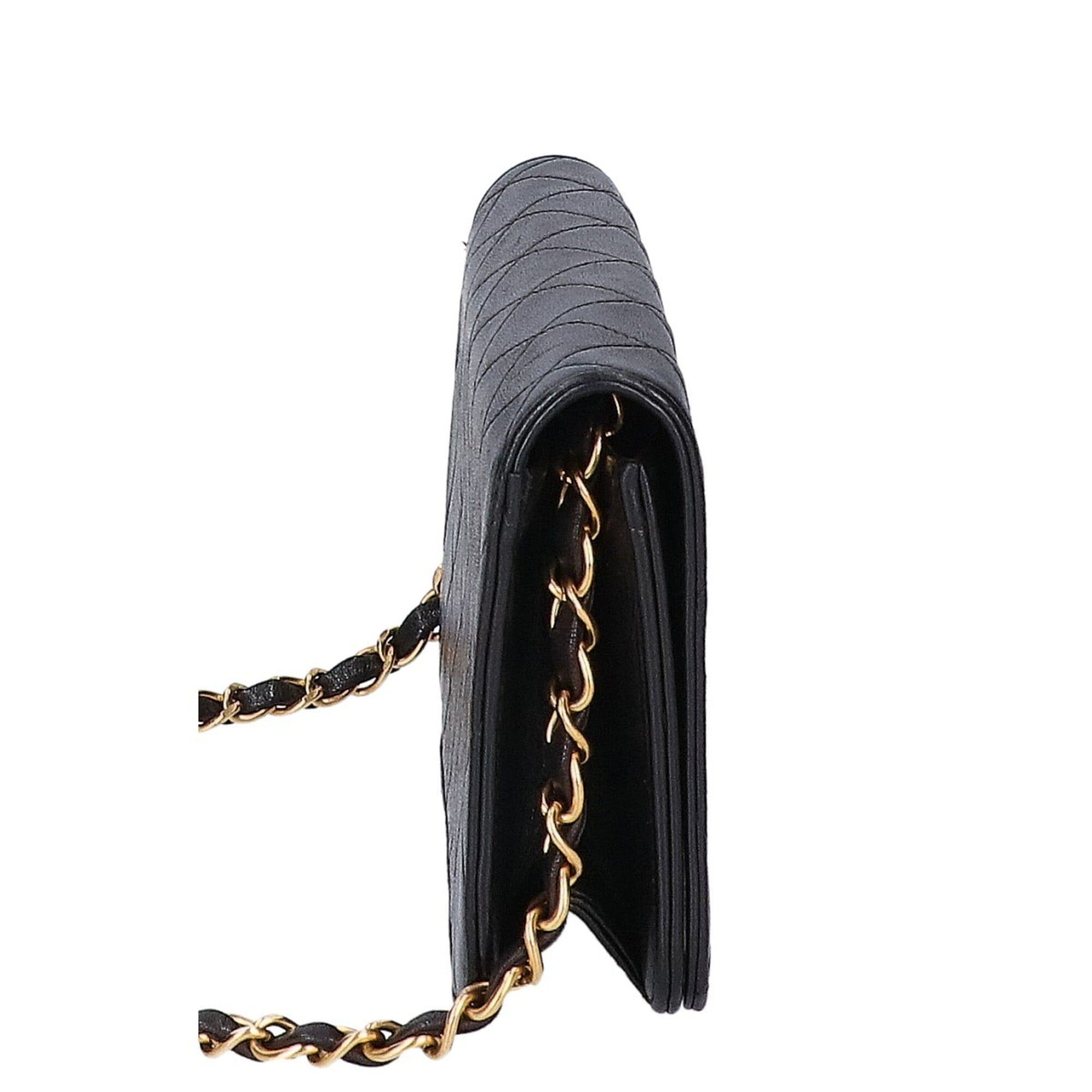 Leather Shoulder Bag (Pre-Owned) - Chanel - Modalova