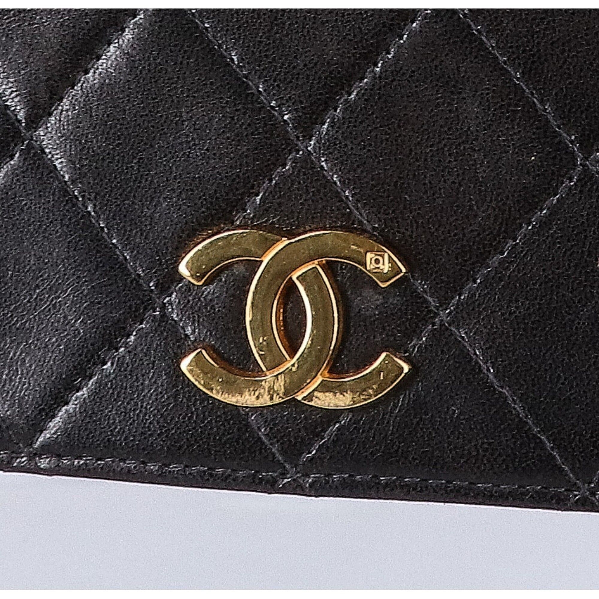 Leather Shoulder Bag (Pre-Owned) - Chanel - Modalova