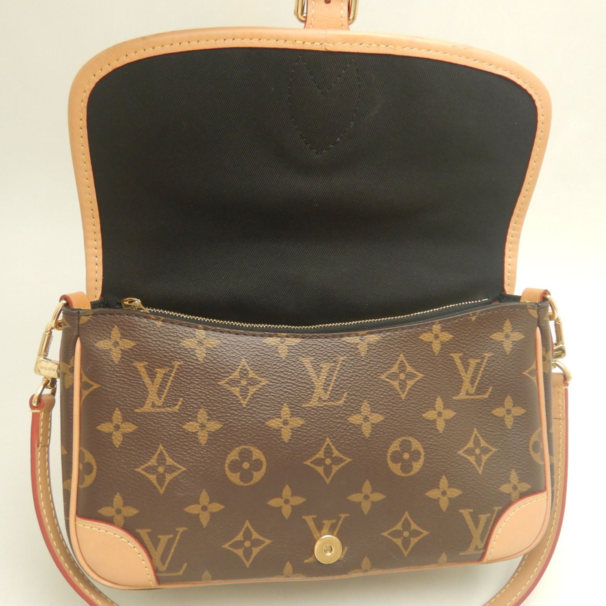 Monogram Canvas Shoulder Bag (Pre-Owned) - Louis Vuitton - Modalova