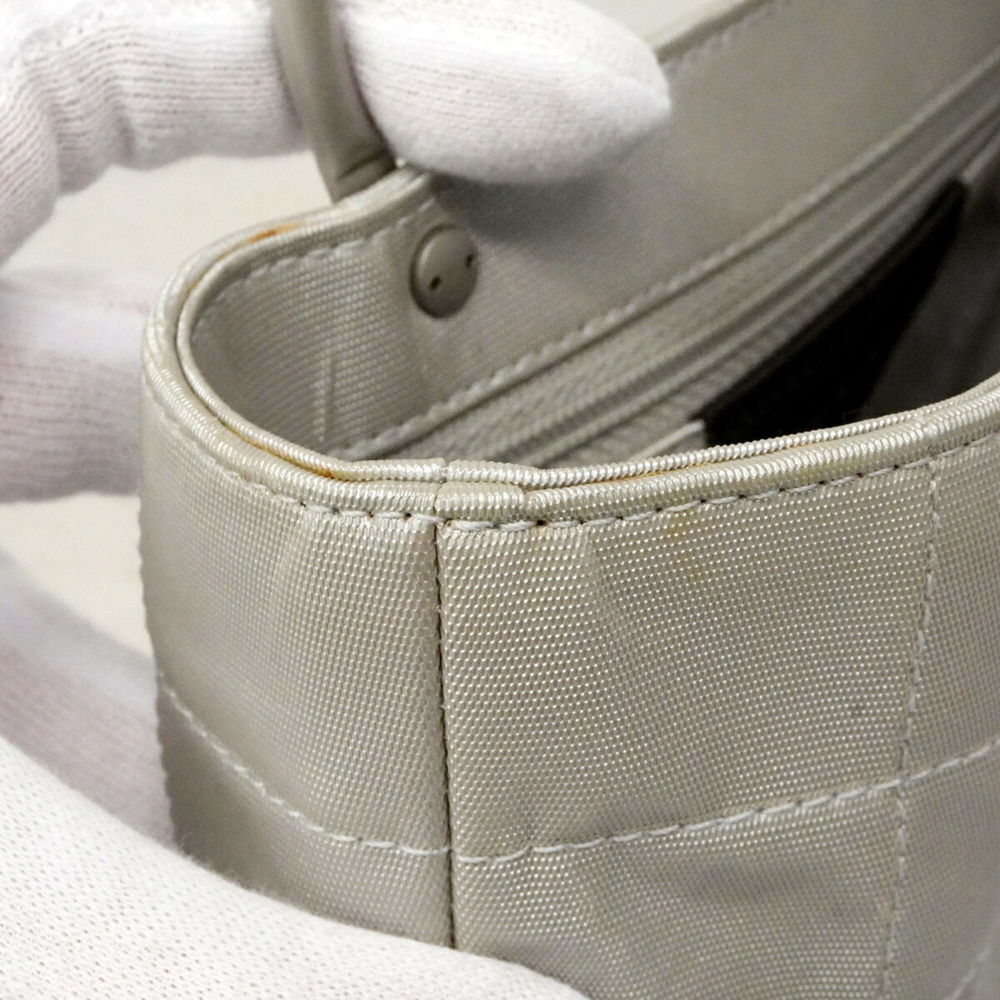 Nylon Handbag (Pre-Owned) - Chanel - Modalova