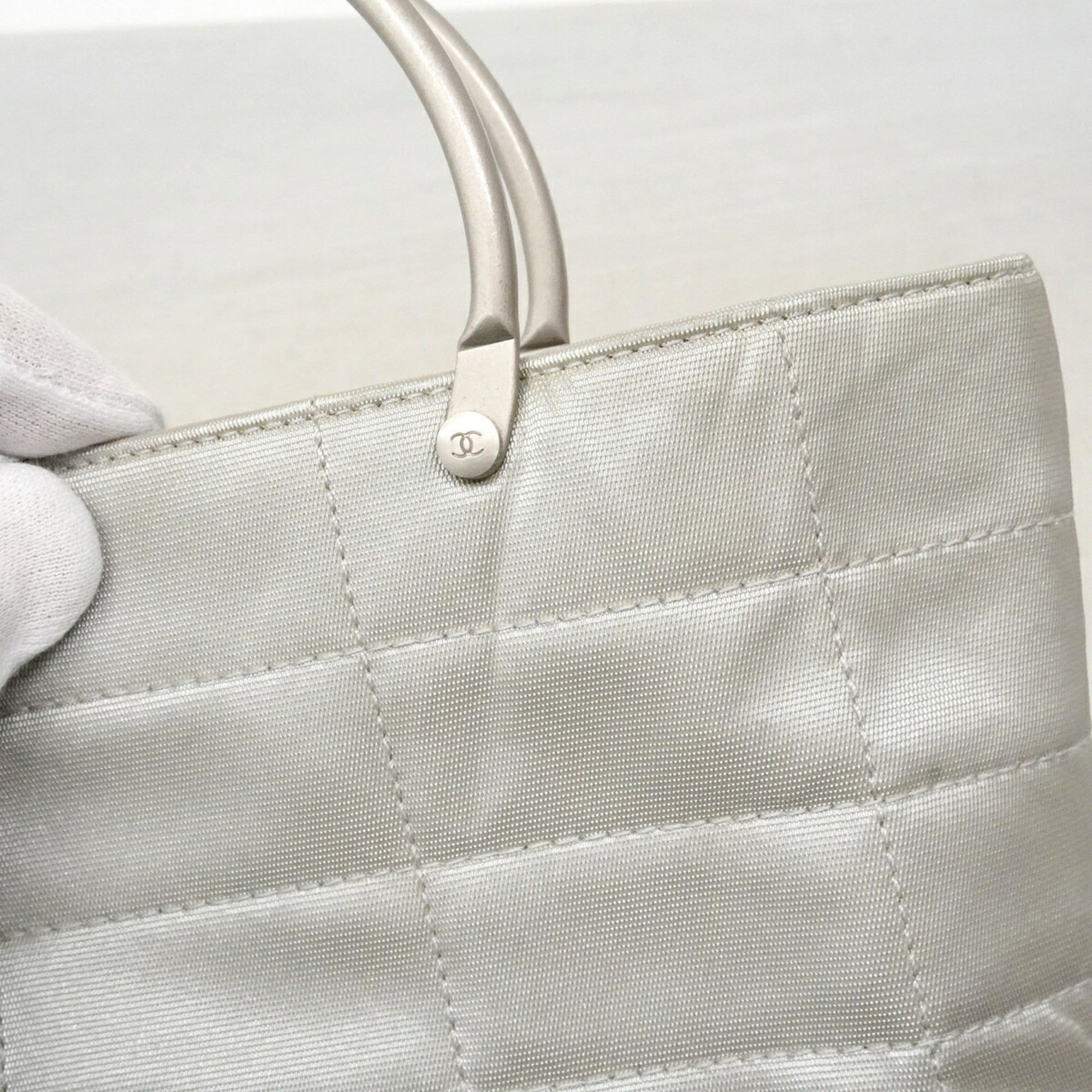 Nylon Handbag (Pre-Owned) - Chanel - Modalova