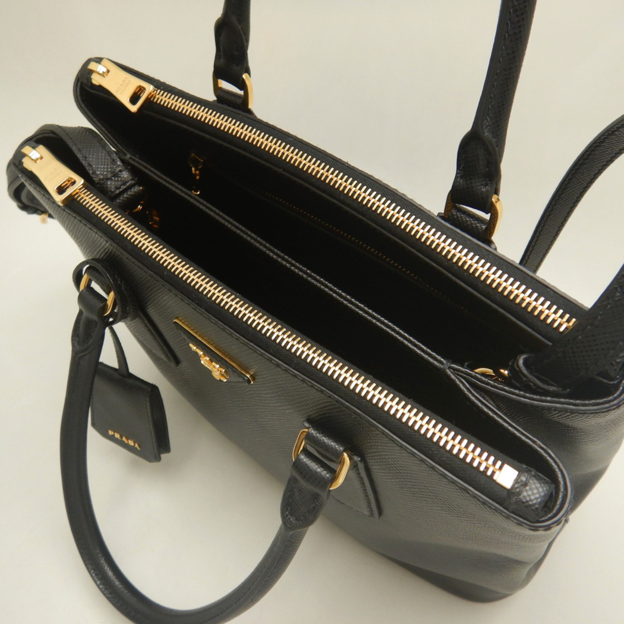 Leather Handbag (Pre-Owned) - Prada - Modalova