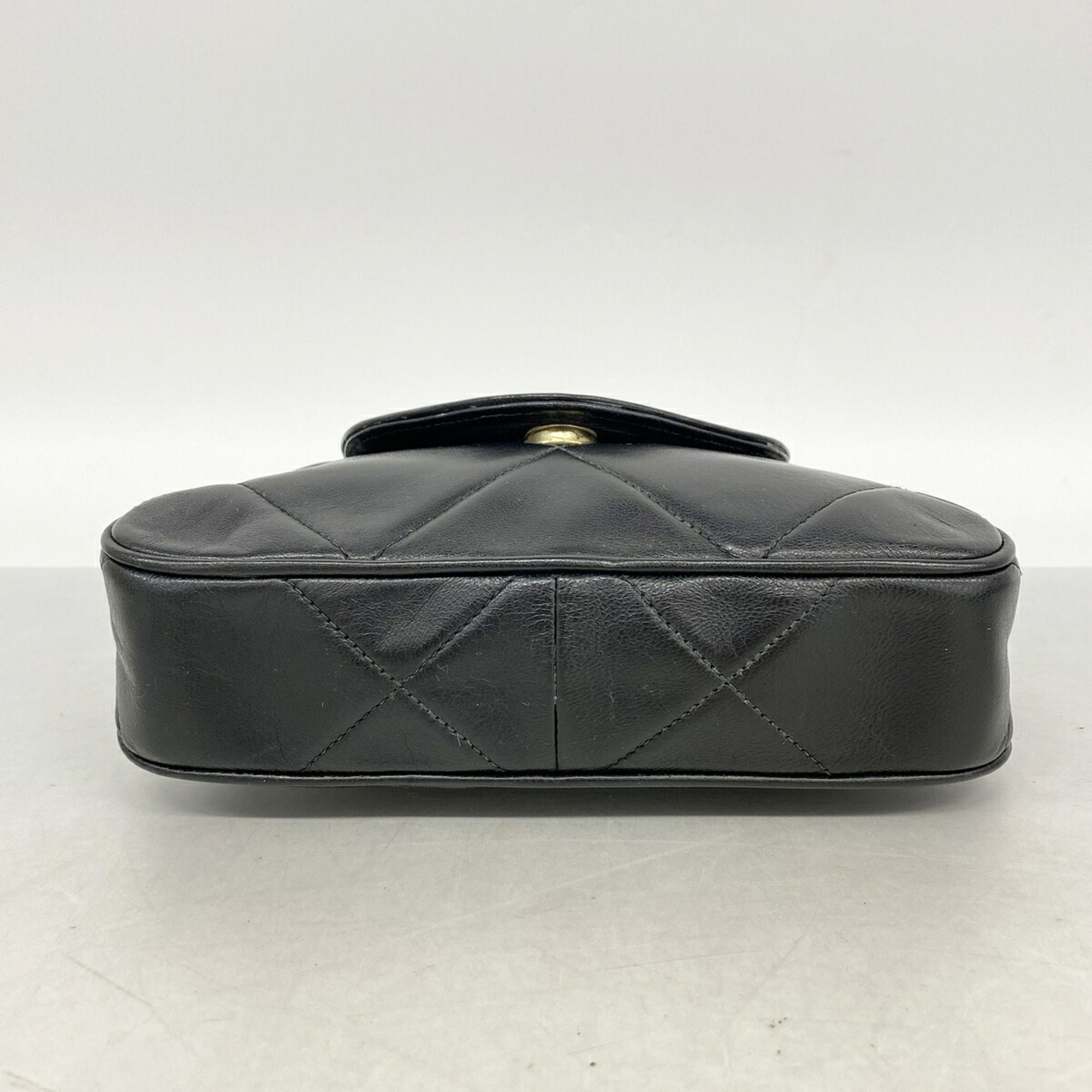 Leather Shoulder Bag (Pre-Owned) - Chanel - Modalova