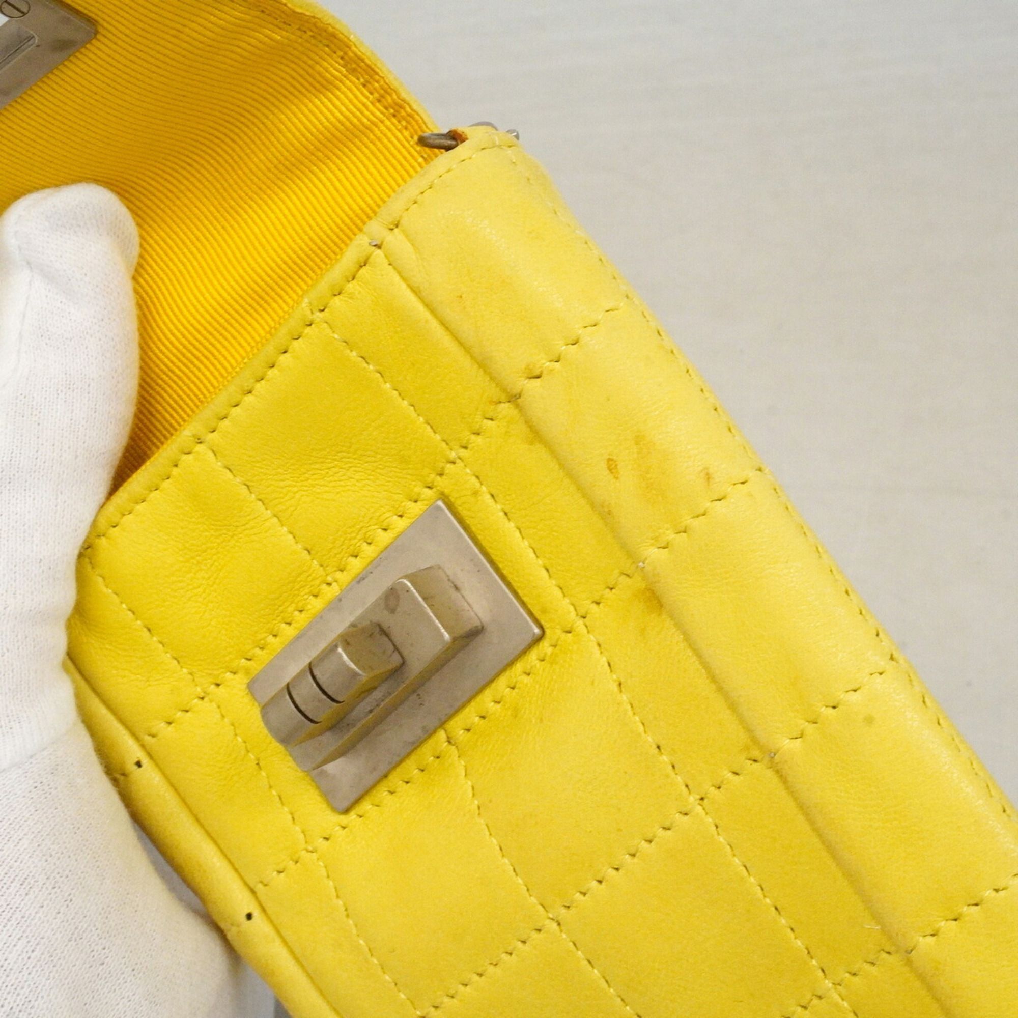 Leather Shoulder Bag (Pre-Owned) - Chanel - Modalova
