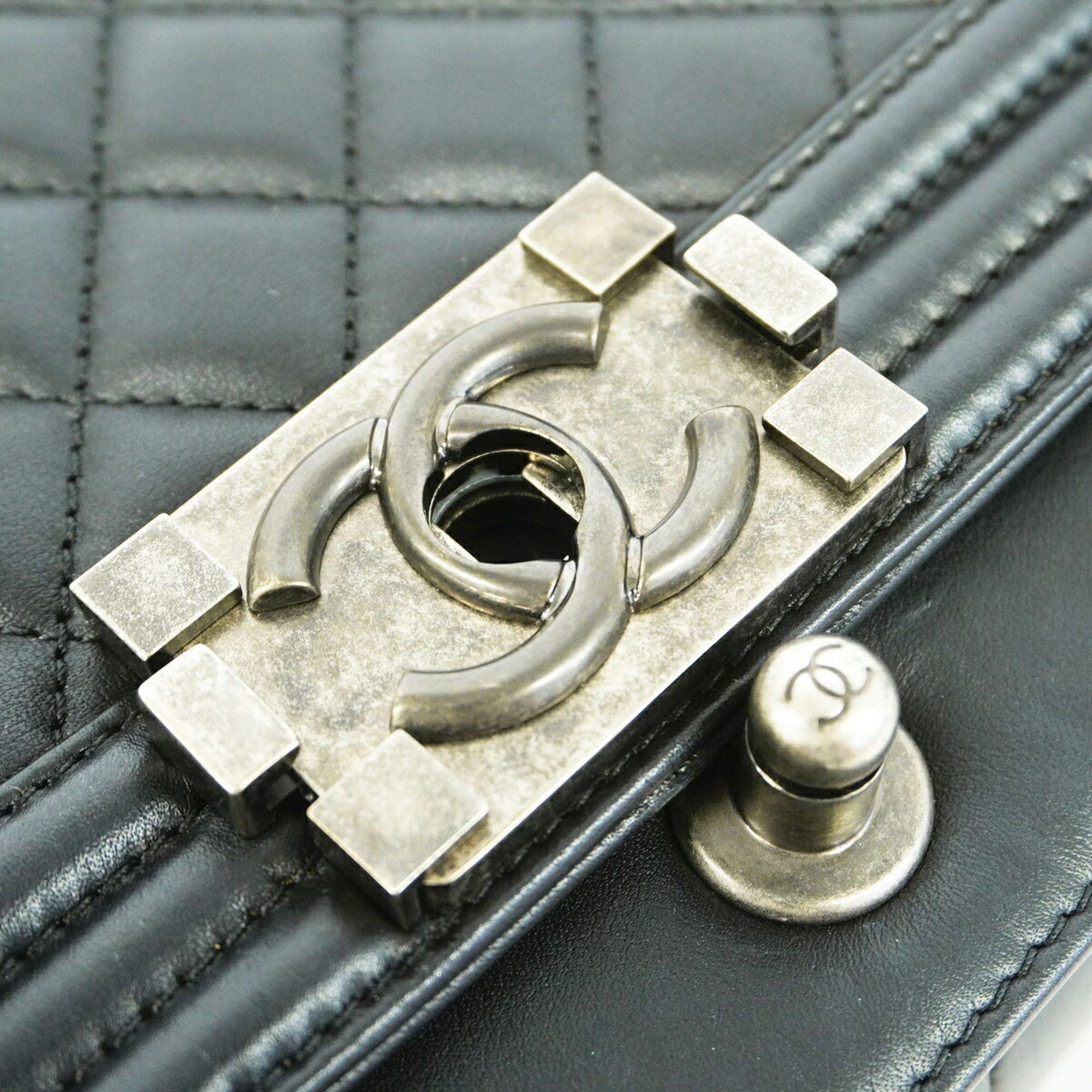 Leather Shoulder Bag (Pre-Owned) - Chanel - Modalova