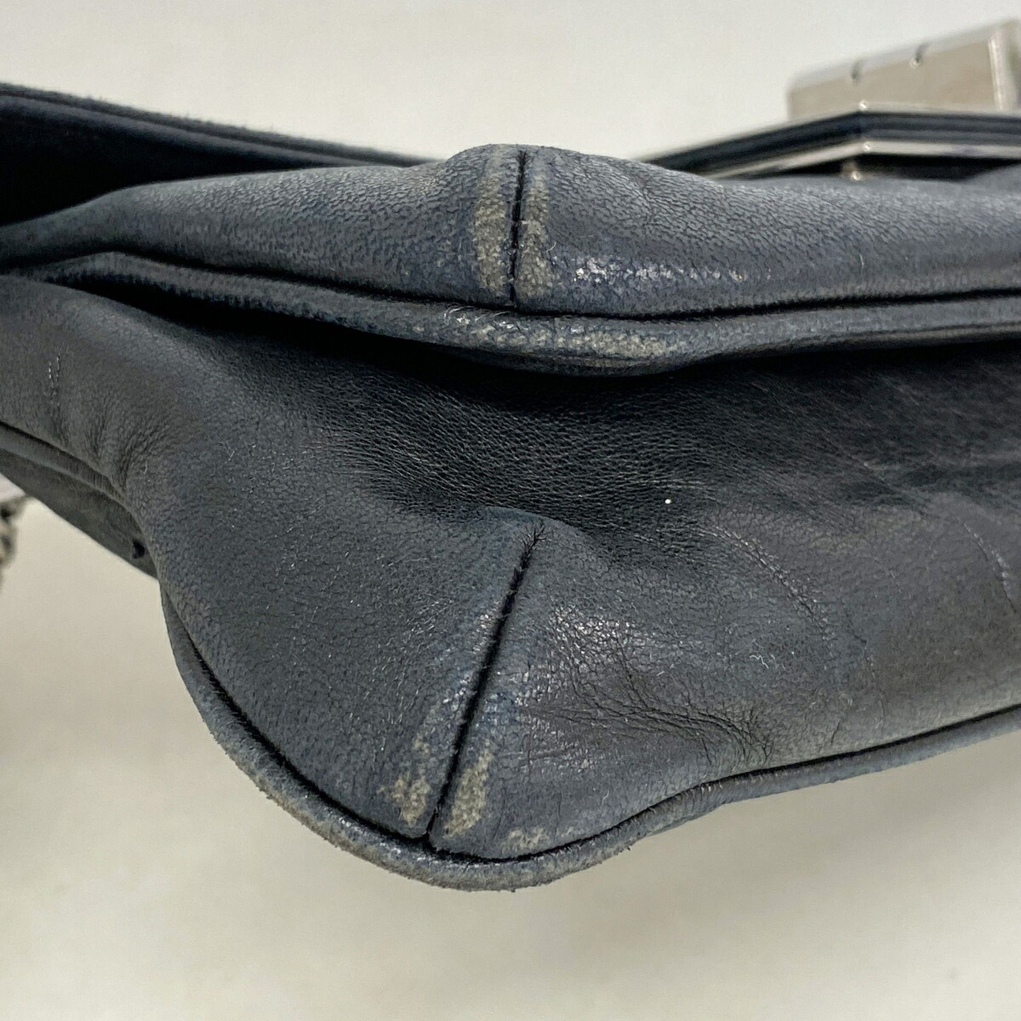 Leather Shoulder Bag (Pre-Owned) - Chanel - Modalova