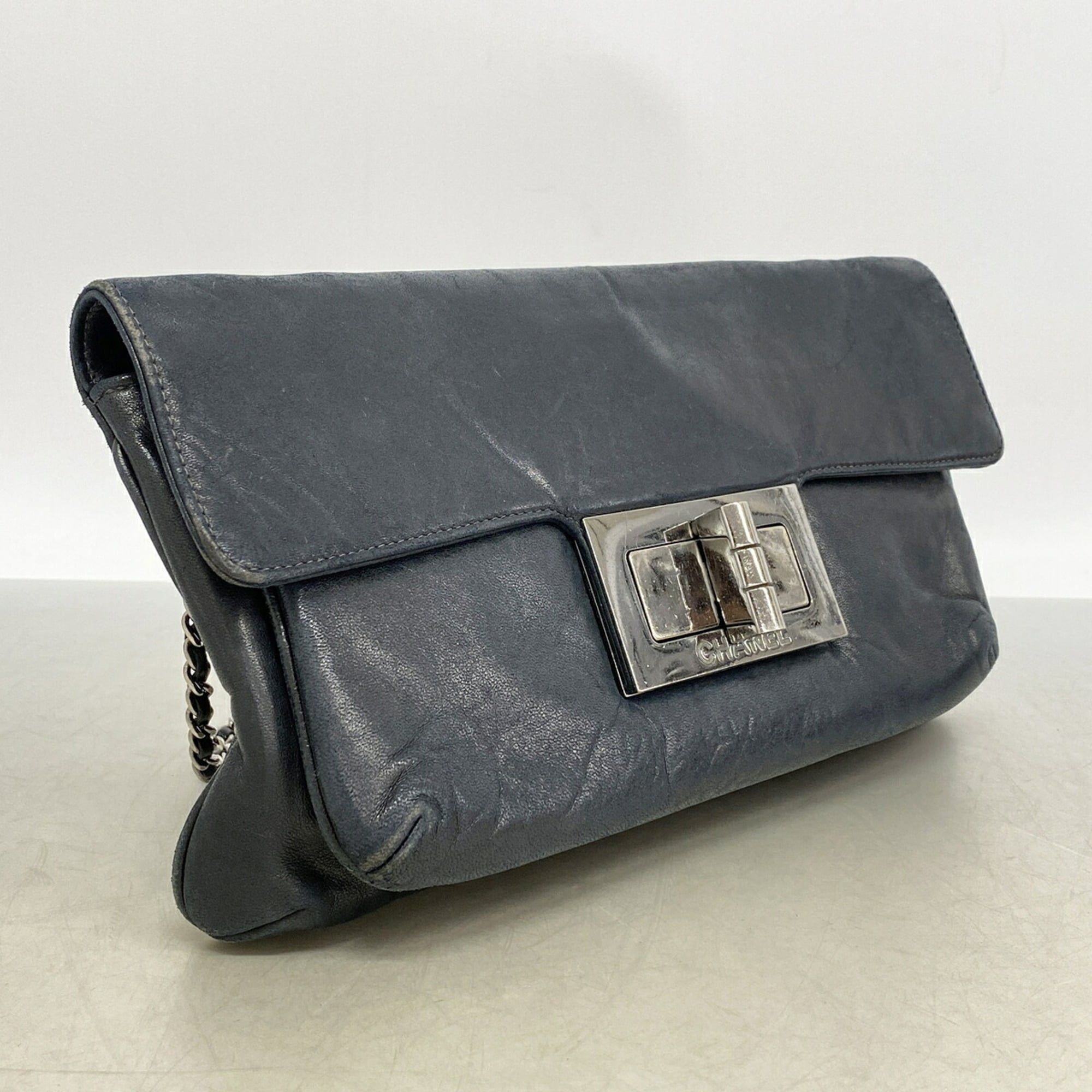 Leather Shoulder Bag (Pre-Owned) - Chanel - Modalova