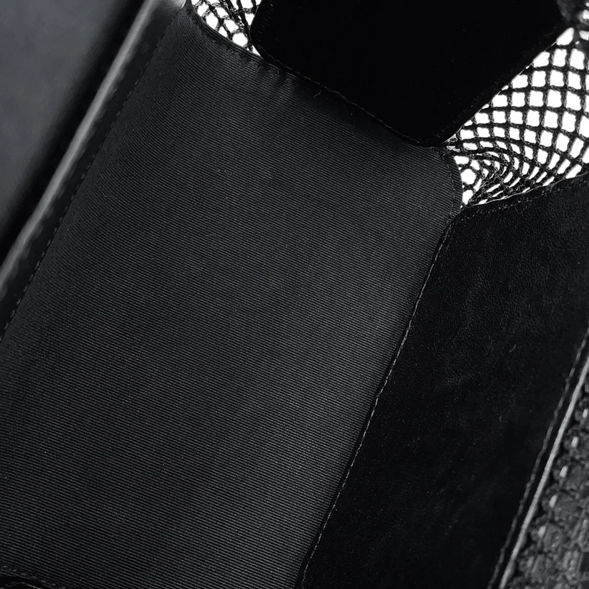 Matelasse Mesh Leather Backpack (Pre-Owned) - Chanel - Modalova
