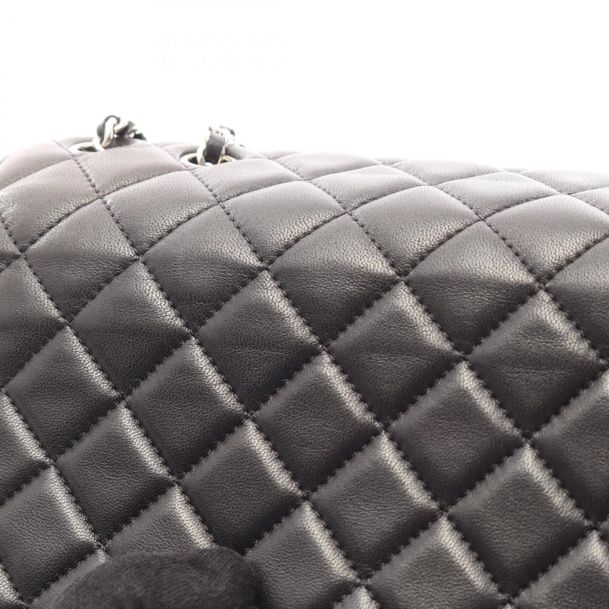 Matelasse Leather Handbag Shoulder Bag (Pre-Owned) - Chanel - Modalova