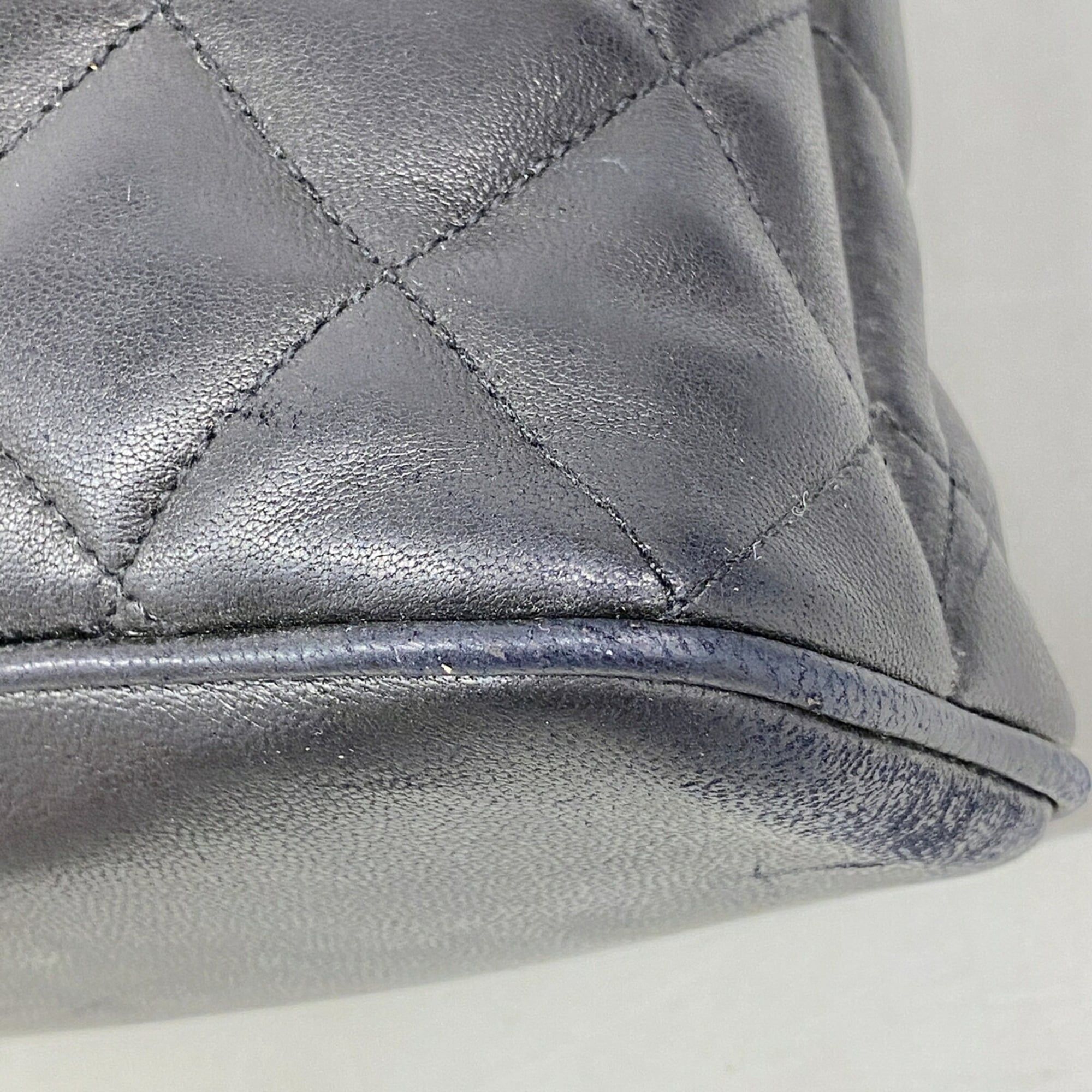 Leather Shoulder Bag (Pre-Owned) - Chanel - Modalova