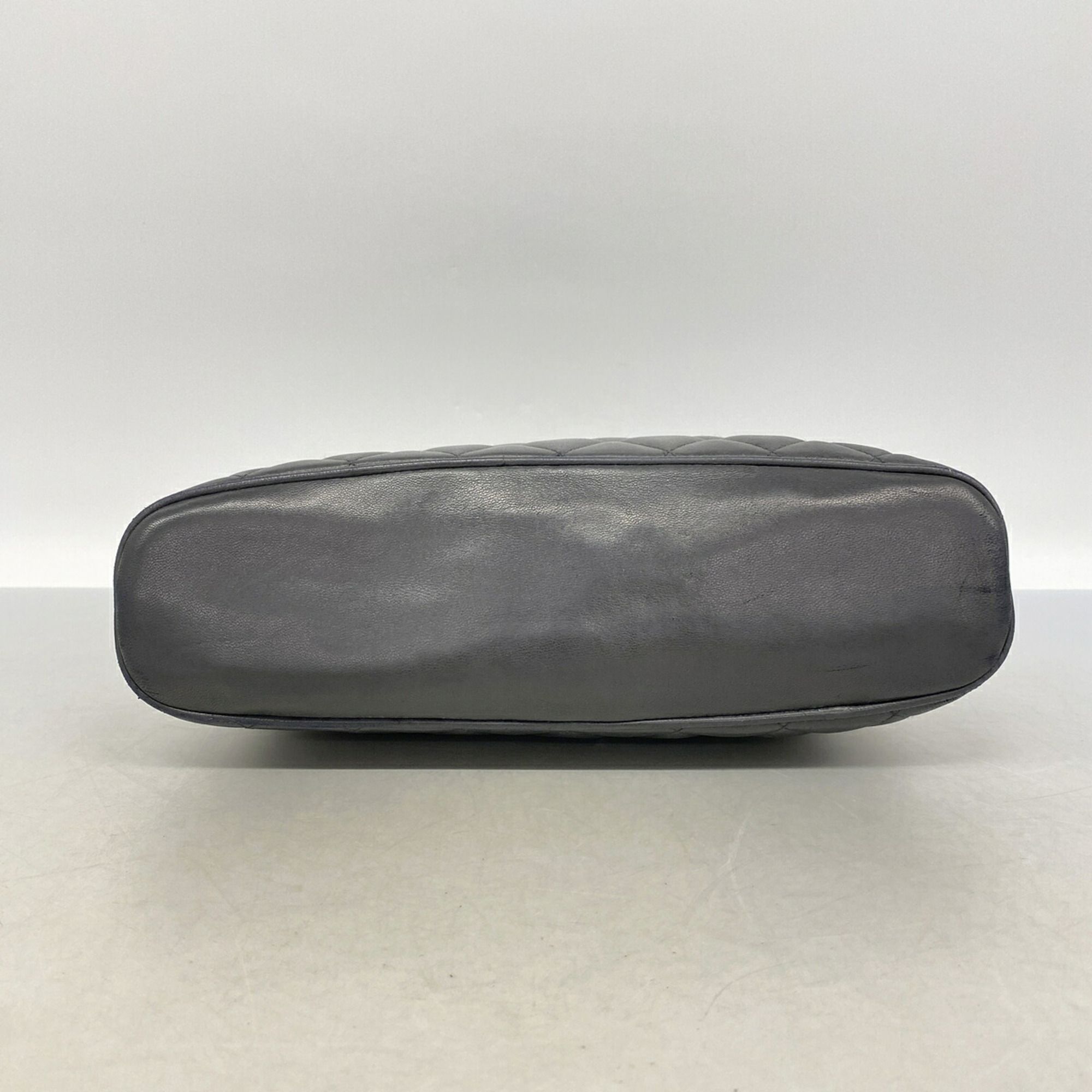 Leather Shoulder Bag (Pre-Owned) - Chanel - Modalova