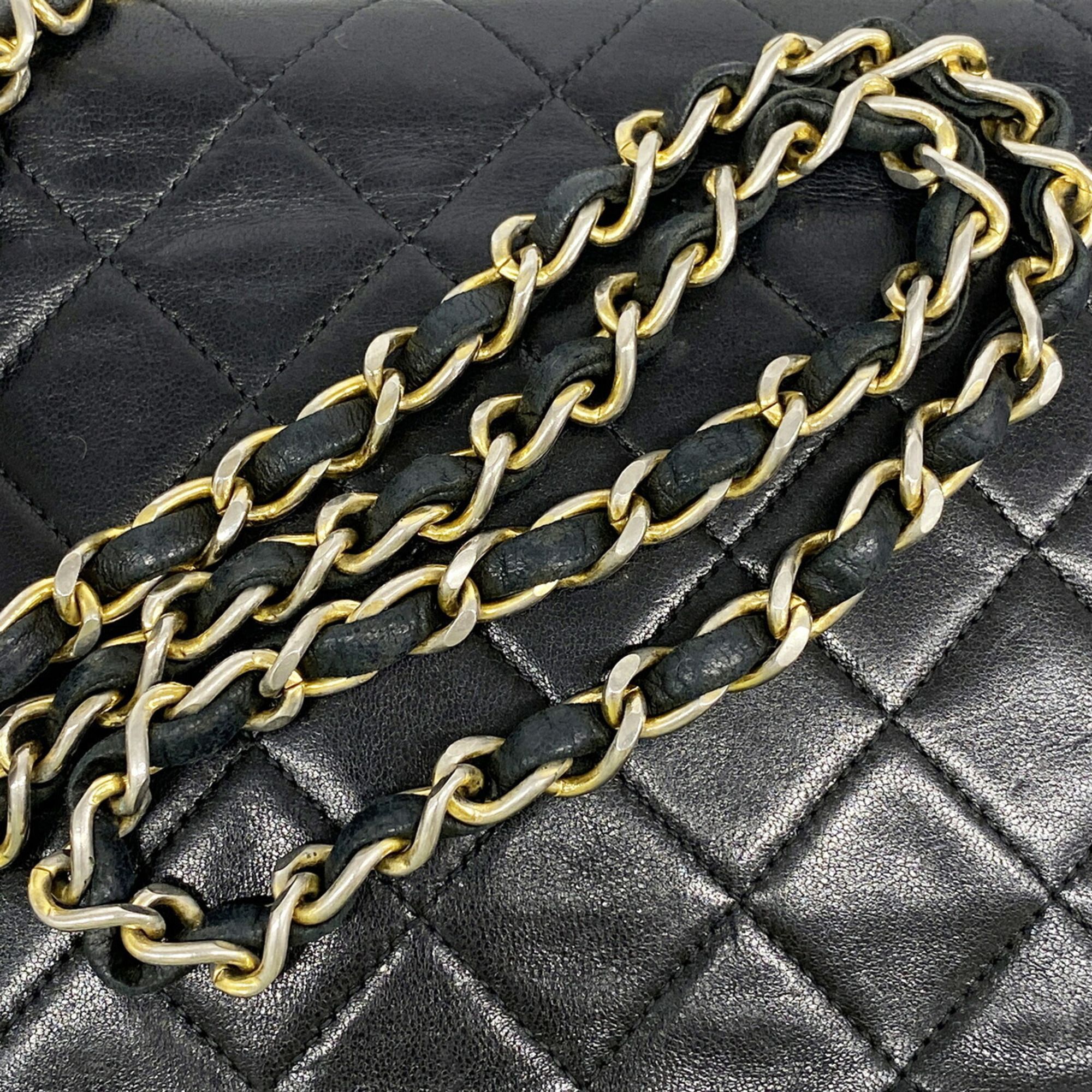 Leather Shoulder Bag (Pre-Owned) - Chanel - Modalova