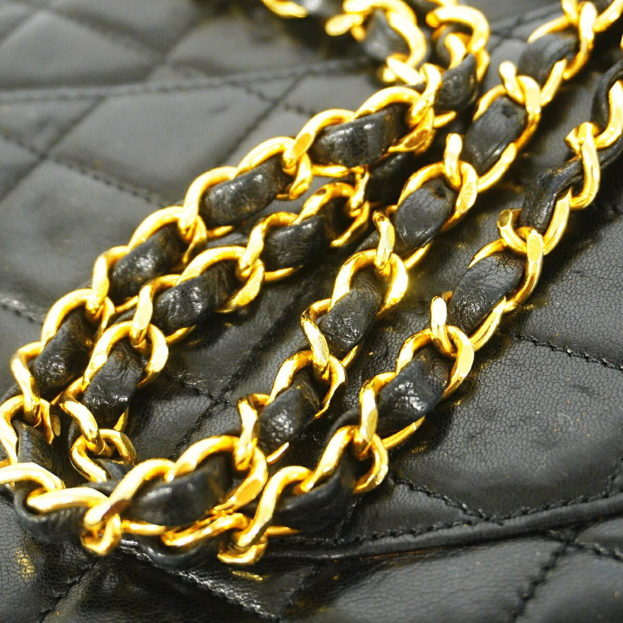 Leather Shoulder Bag (Pre-Owned) - Chanel - Modalova