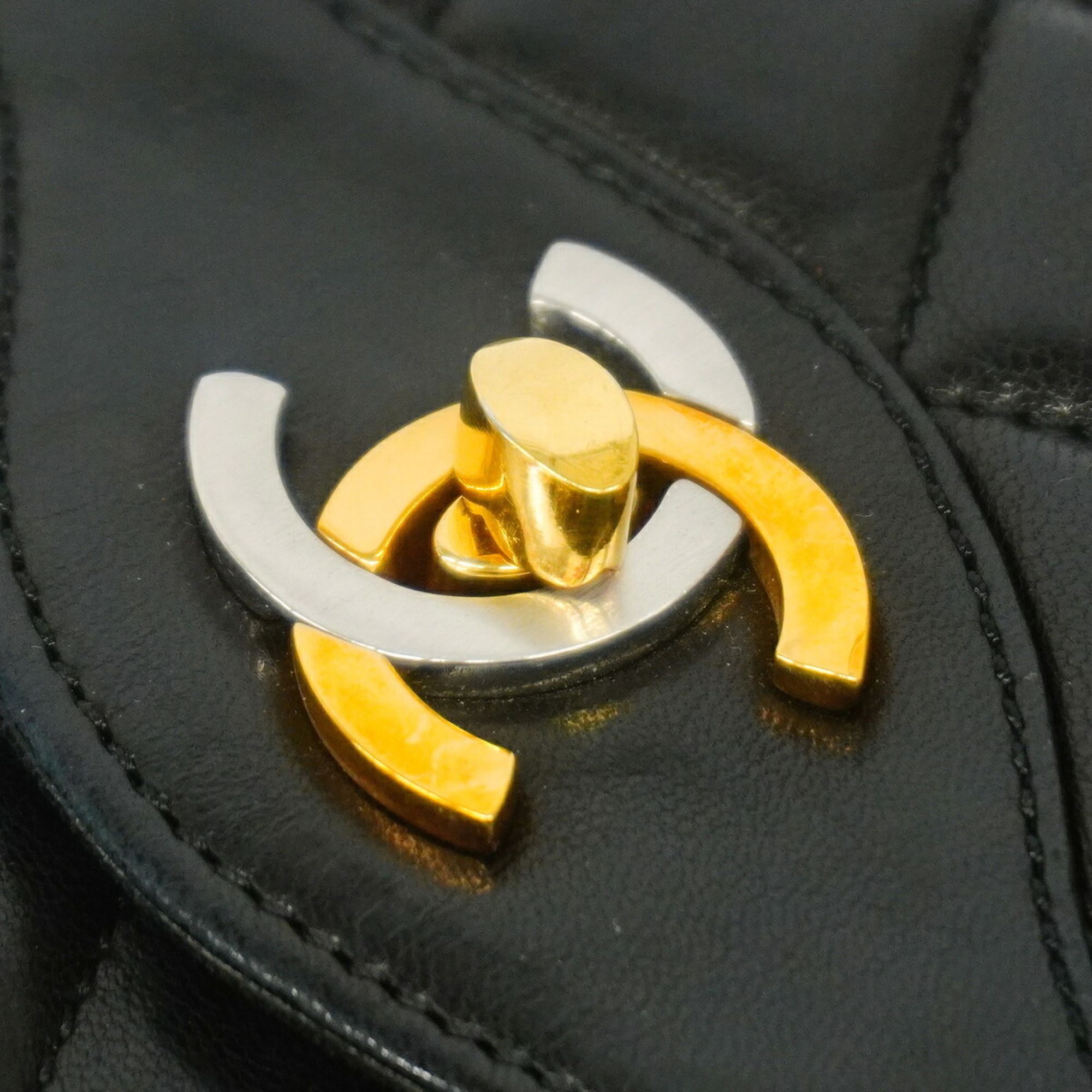Leather Shoulder Bag (Pre-Owned) - Chanel - Modalova
