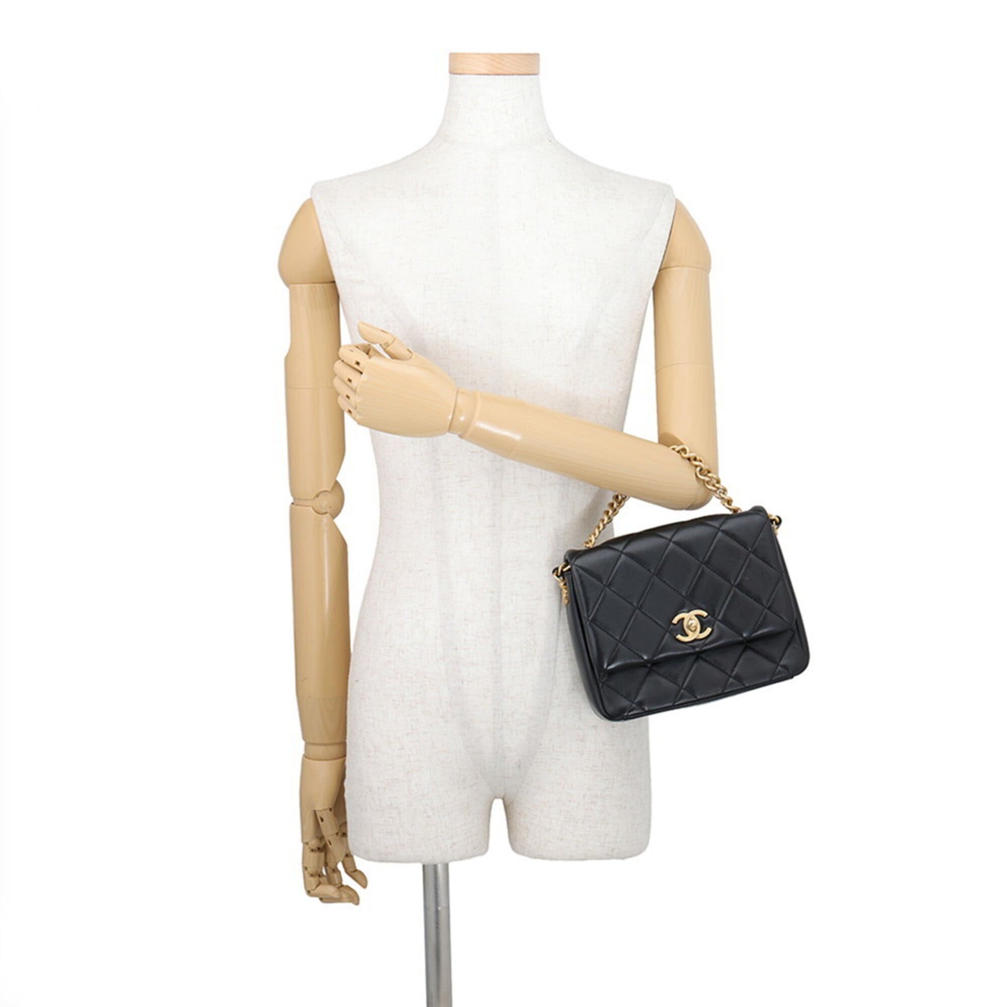 Matelasse Leather Handbag Shoulder Bag (Pre-Owned) - Chanel - Modalova