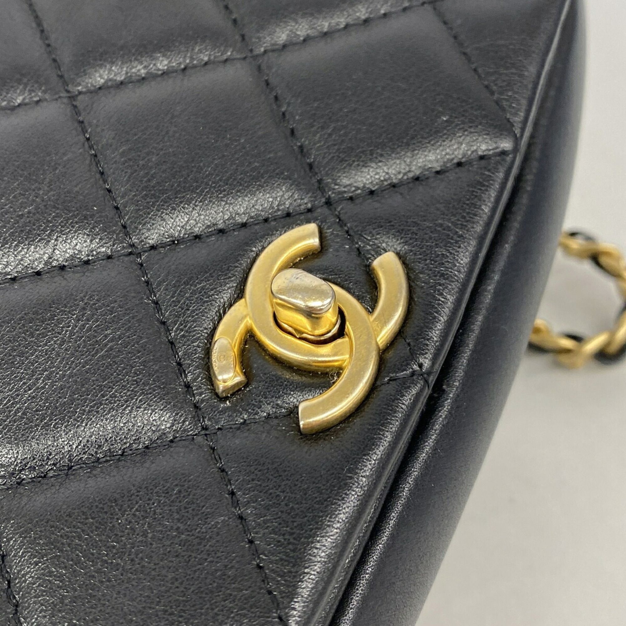 Leather Shoulder Bag (Pre-Owned) - Chanel - Modalova