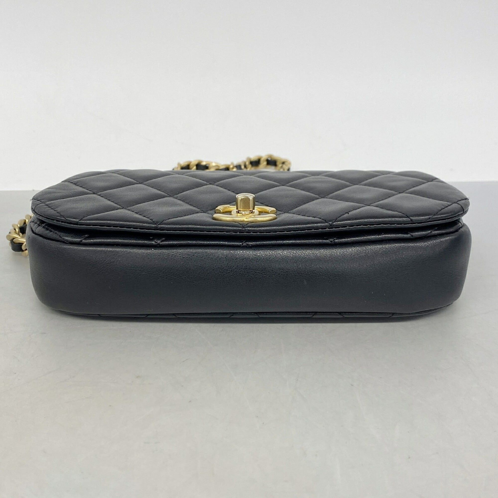Leather Shoulder Bag (Pre-Owned) - Chanel - Modalova