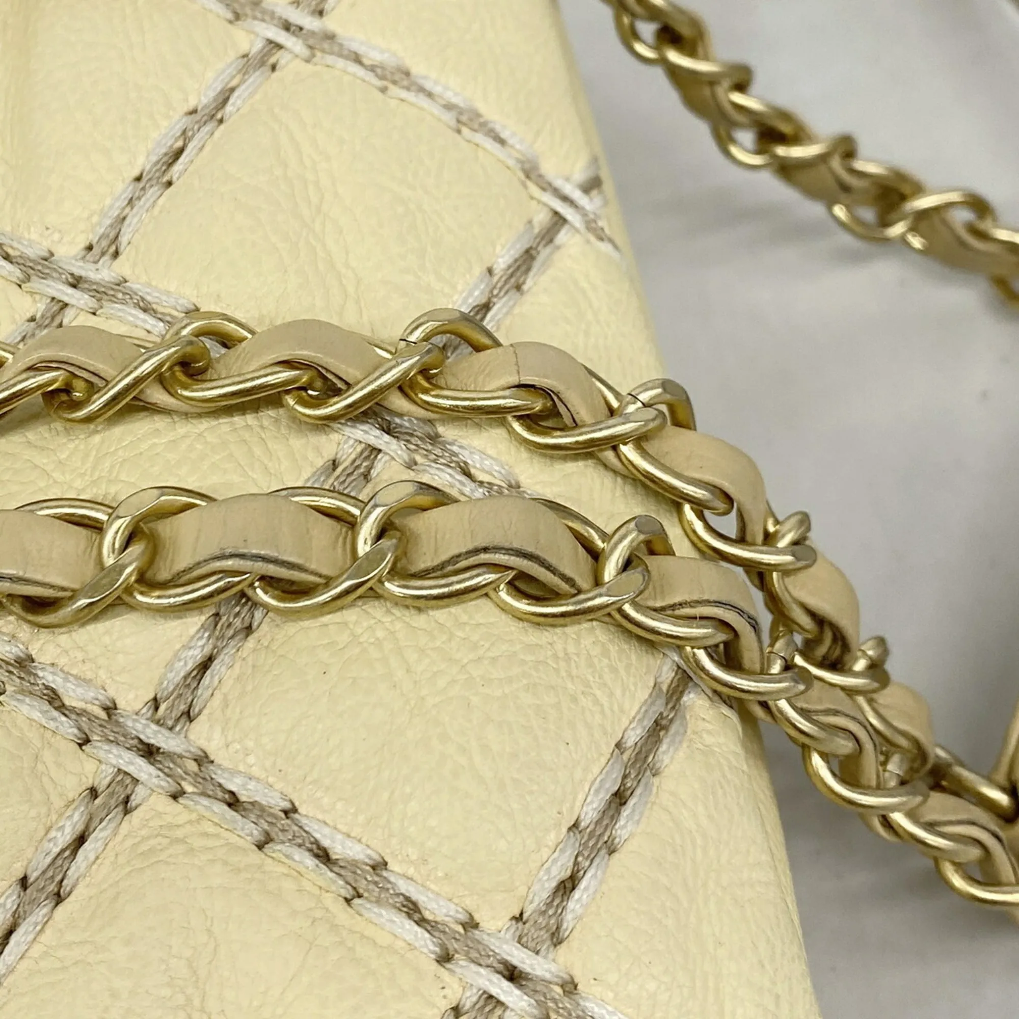 Leather Shoulder Bag (Pre-Owned) - Chanel - Modalova