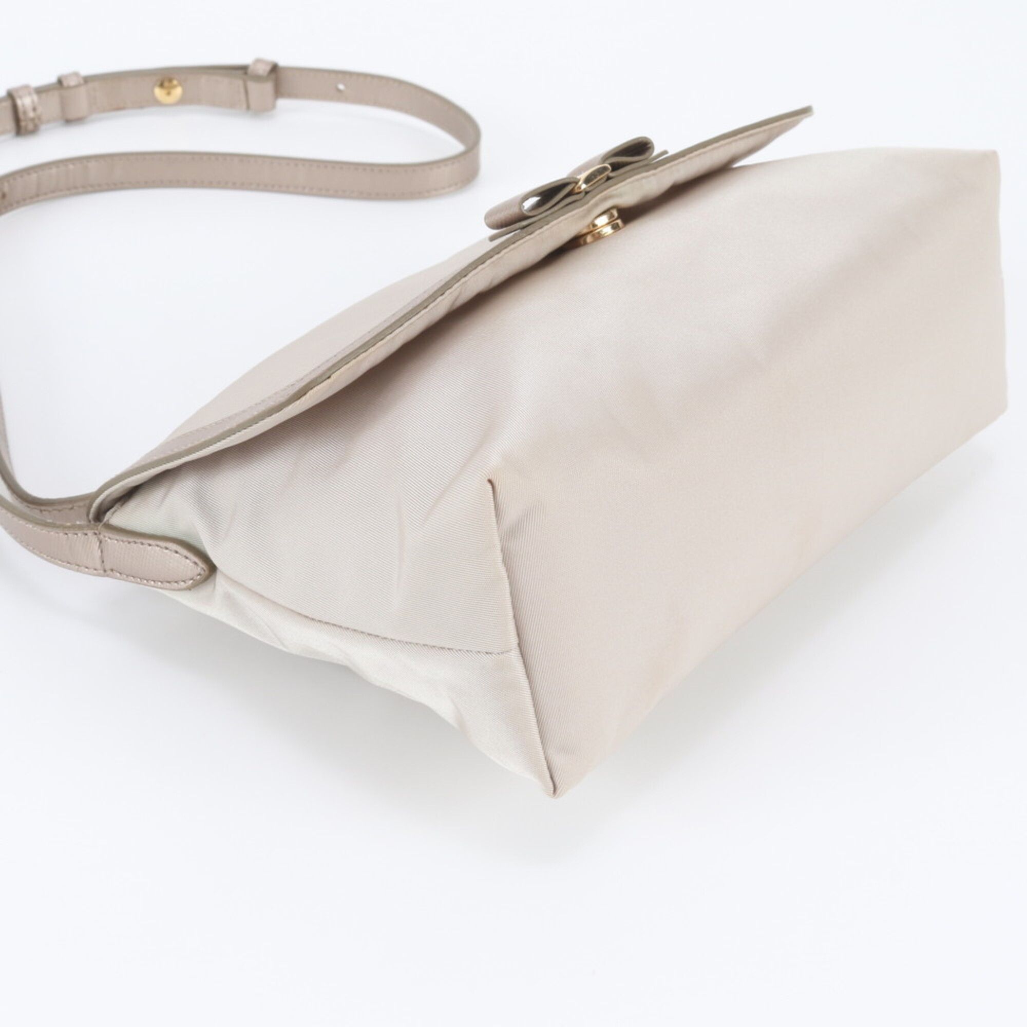 Leather Nylon Shoulder Bag (Pre-Owned) - Salvatore Ferragamo - Modalova