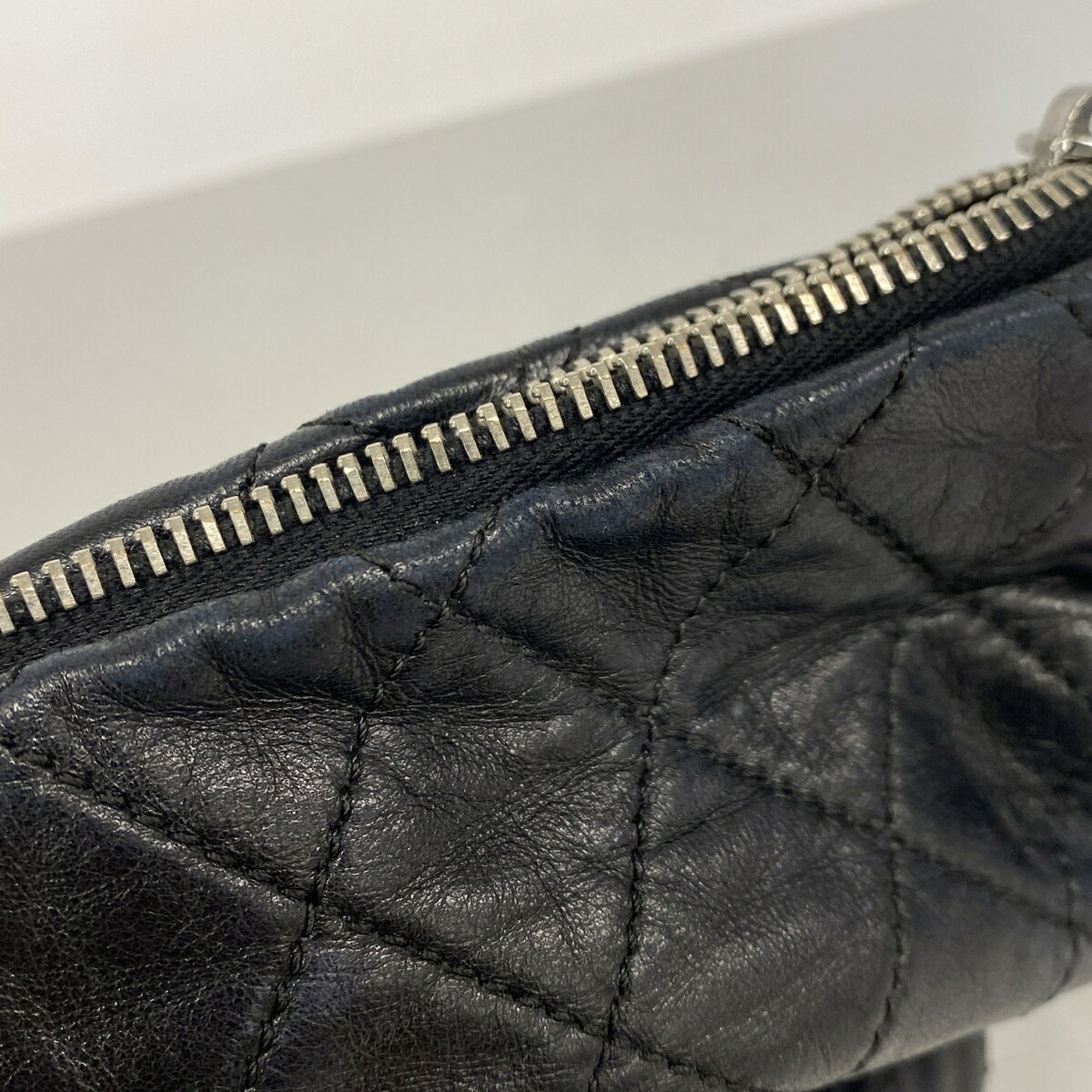 Leather Shoulder Bag (Pre-Owned) - Chanel - Modalova
