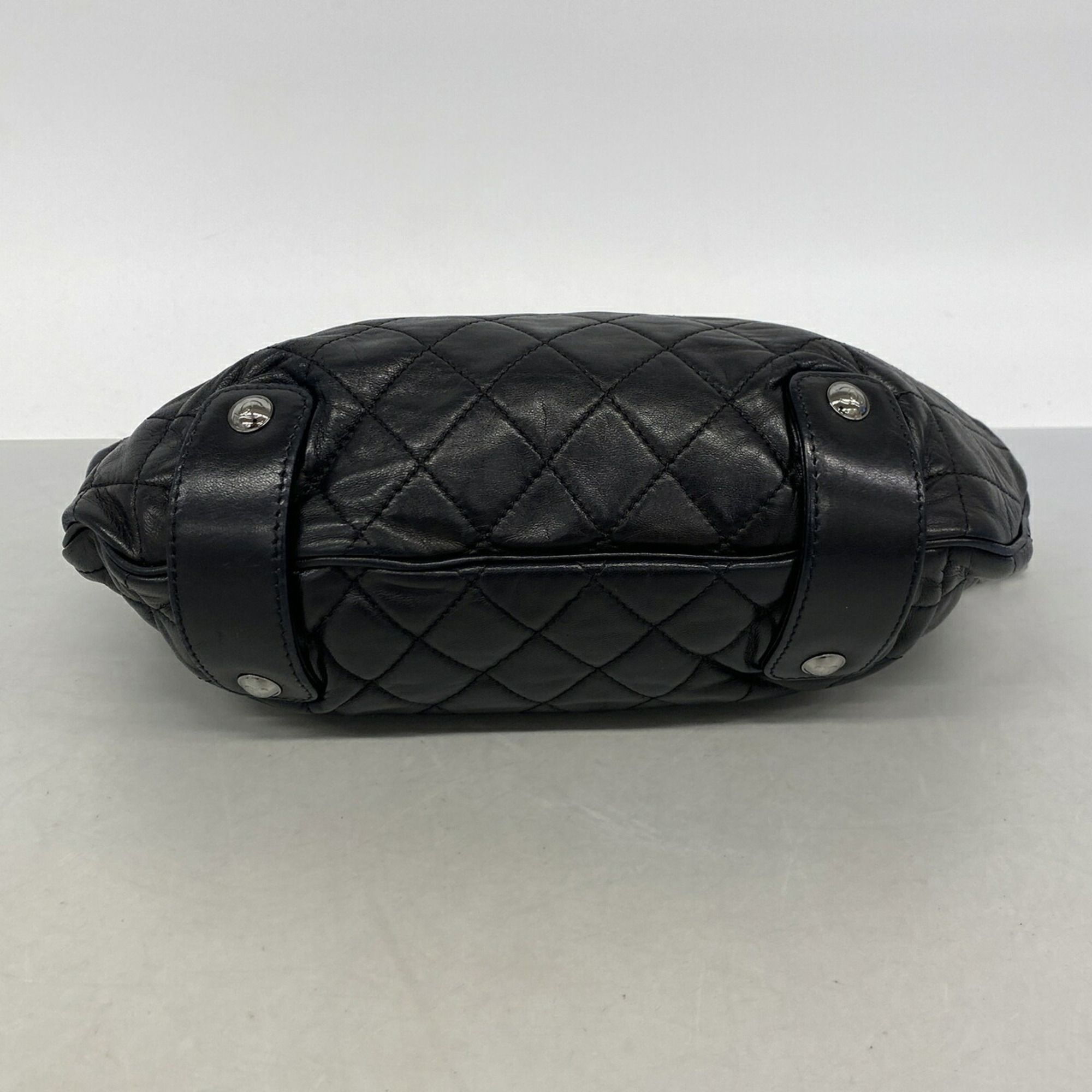 Leather Shoulder Bag (Pre-Owned) - Chanel - Modalova