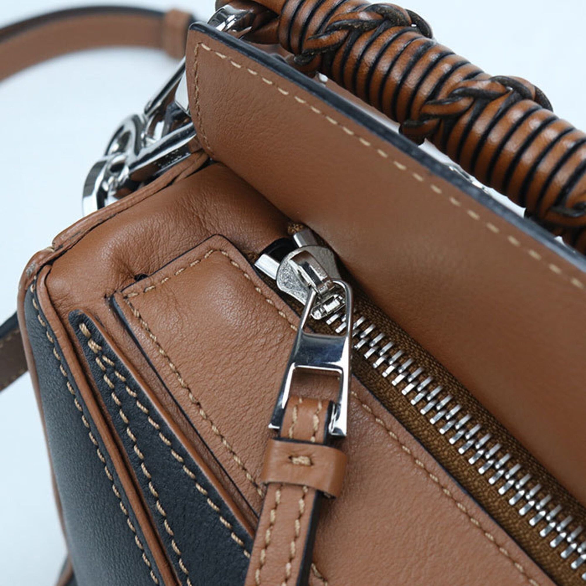 Leather Handbag (Pre-Owned) - Loewe - Modalova