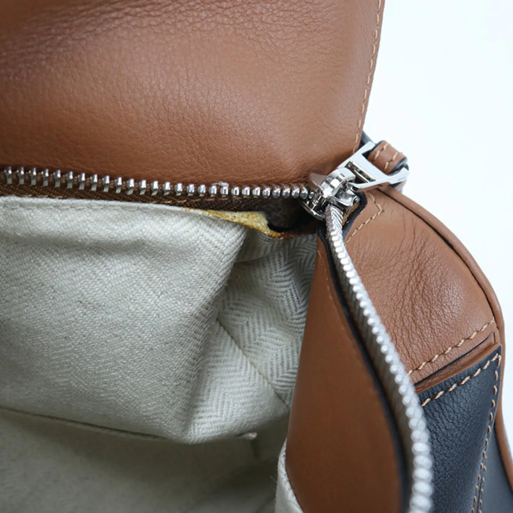 Leather Handbag (Pre-Owned) - Loewe - Modalova