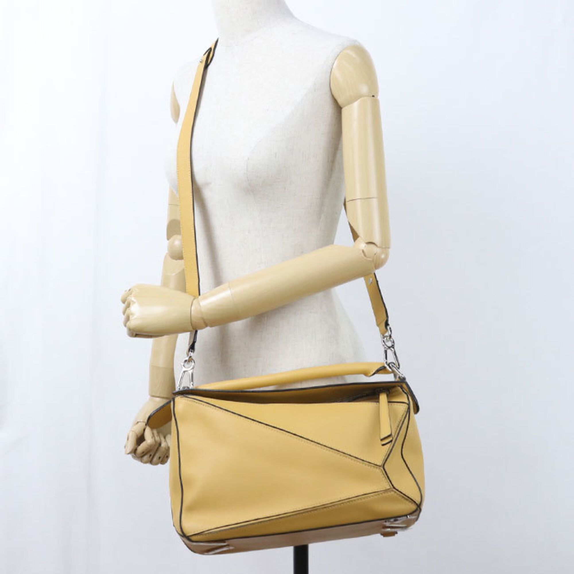 Leather Handbag (Pre-Owned) - Loewe - Modalova