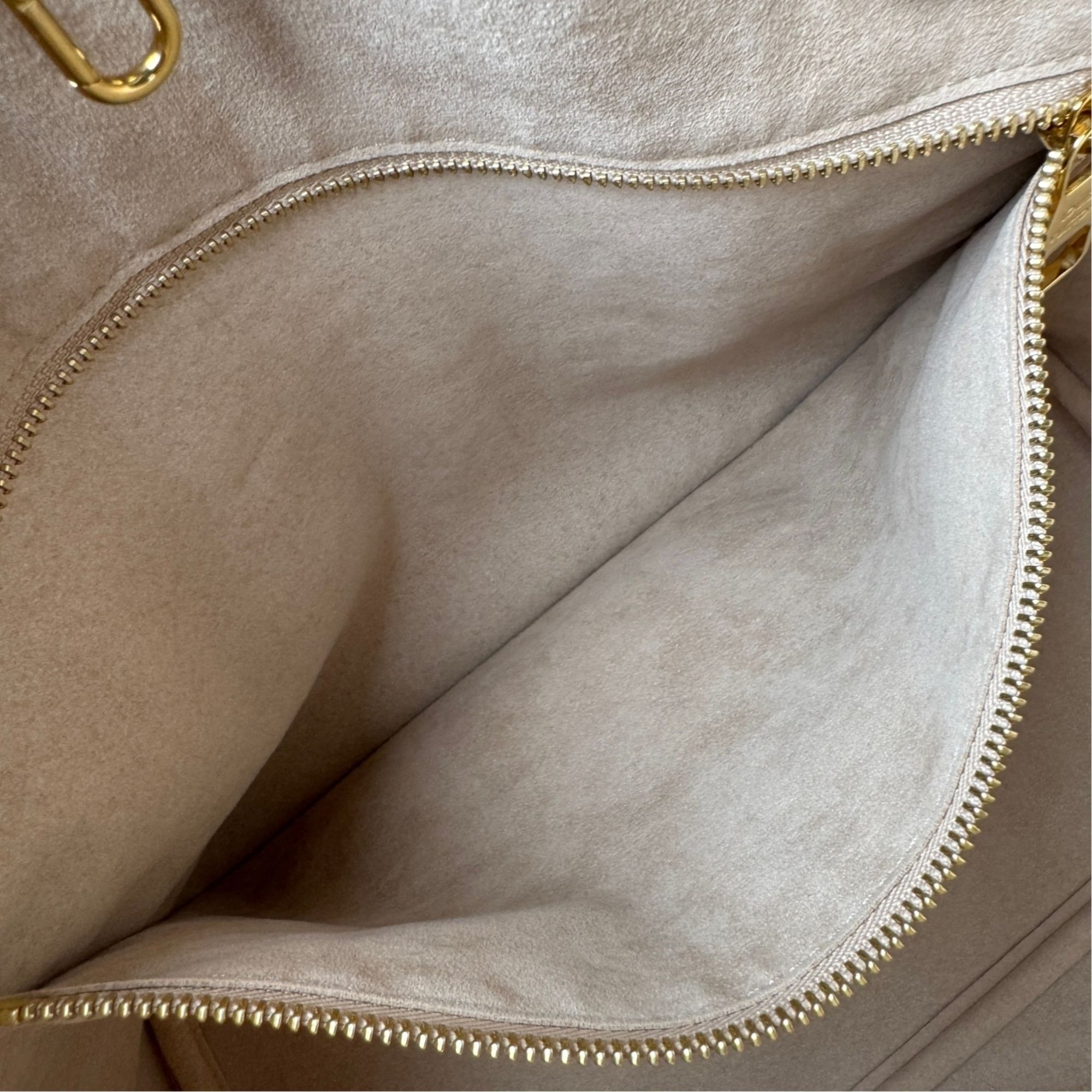 Monogram Empreinte Pouch (Pre-Owned) - Louis Vuitton - Modalova