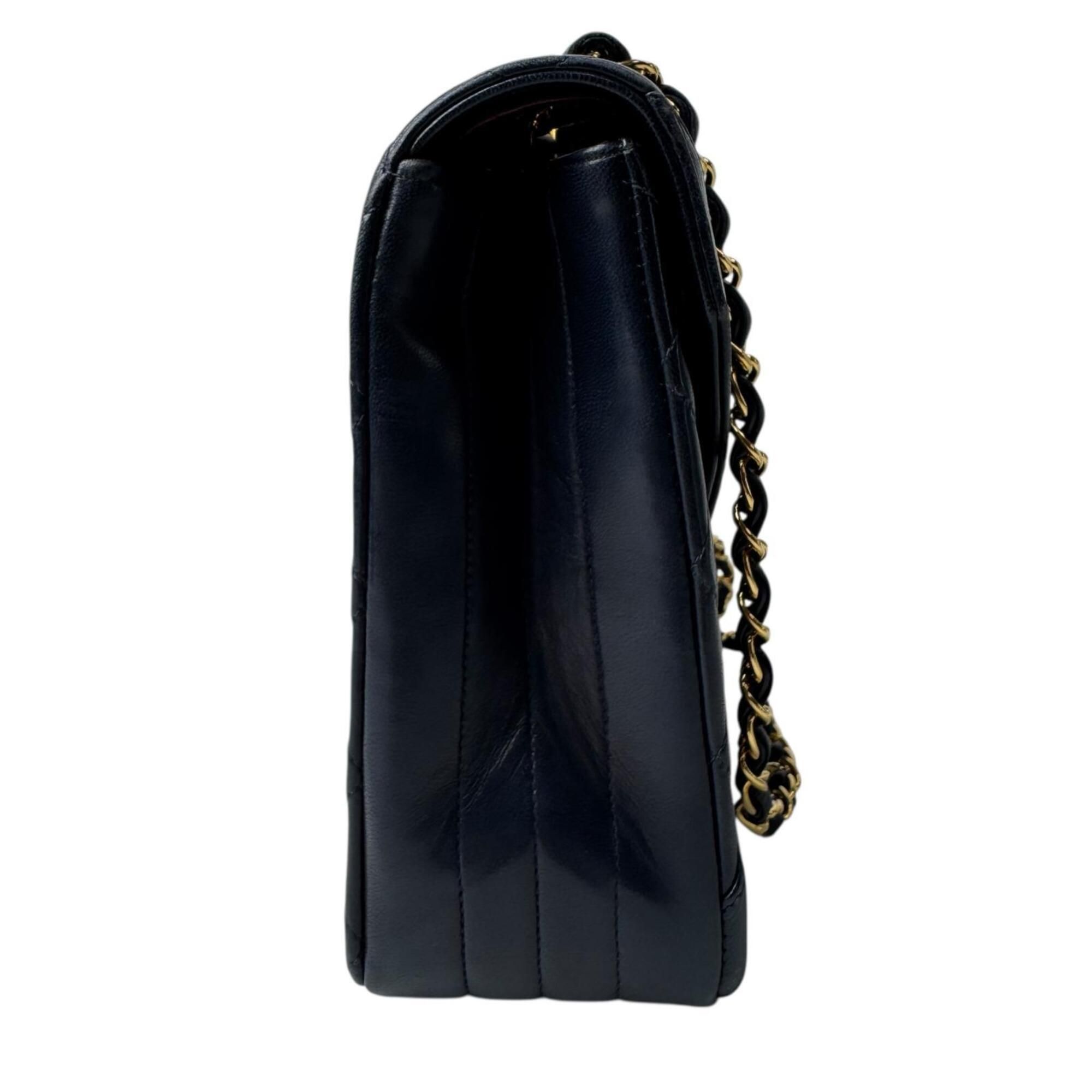 Leather Shoulder Bag (Pre-Owned) - Chanel - Modalova