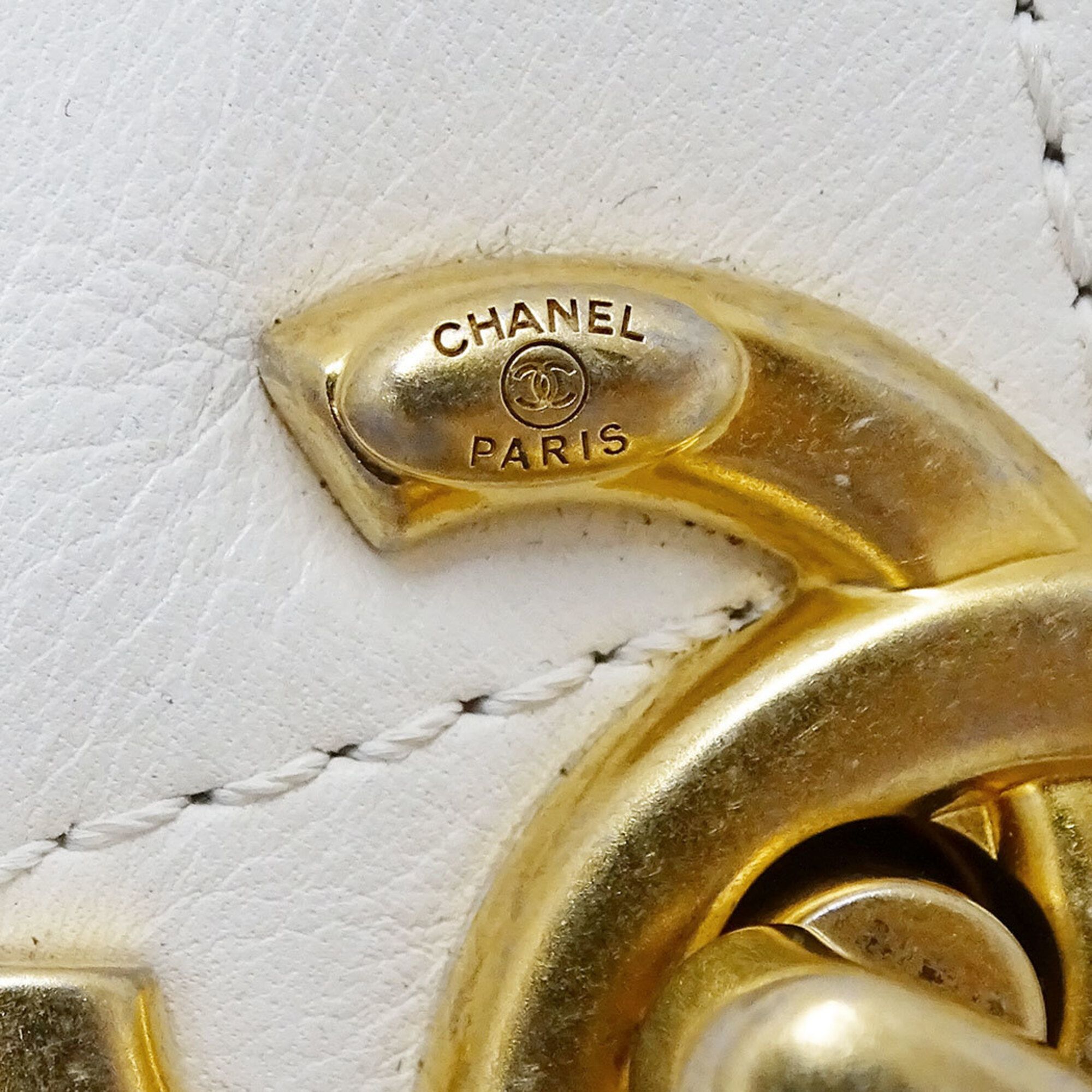 Leather Shoulder Bag (Pre-Owned) - Chanel - Modalova