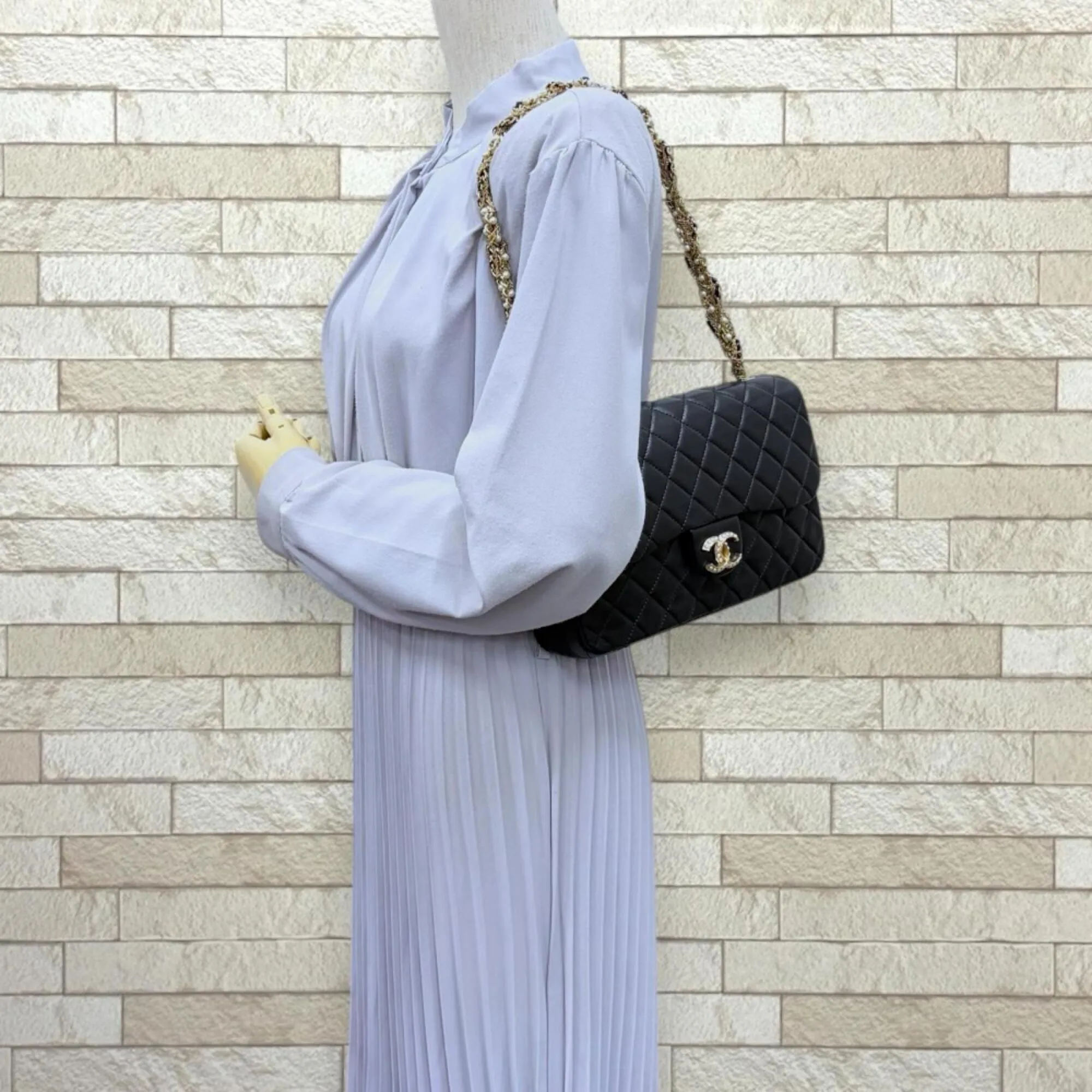 Matelasse Leather Handbag Shoulder Bag (Pre-Owned) - Chanel - Modalova