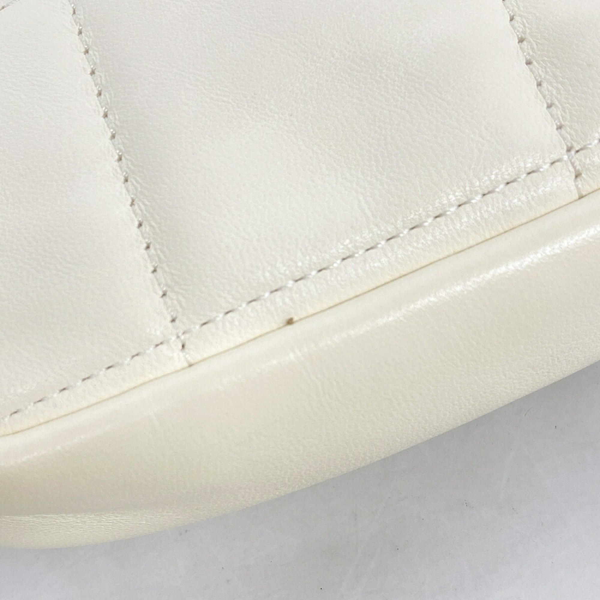 Leather Shoulder Bag (Pre-Owned) - Chanel - Modalova