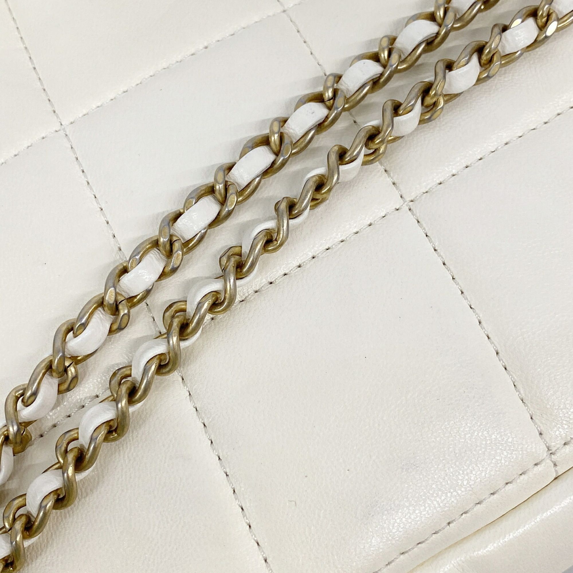 Leather Shoulder Bag (Pre-Owned) - Chanel - Modalova