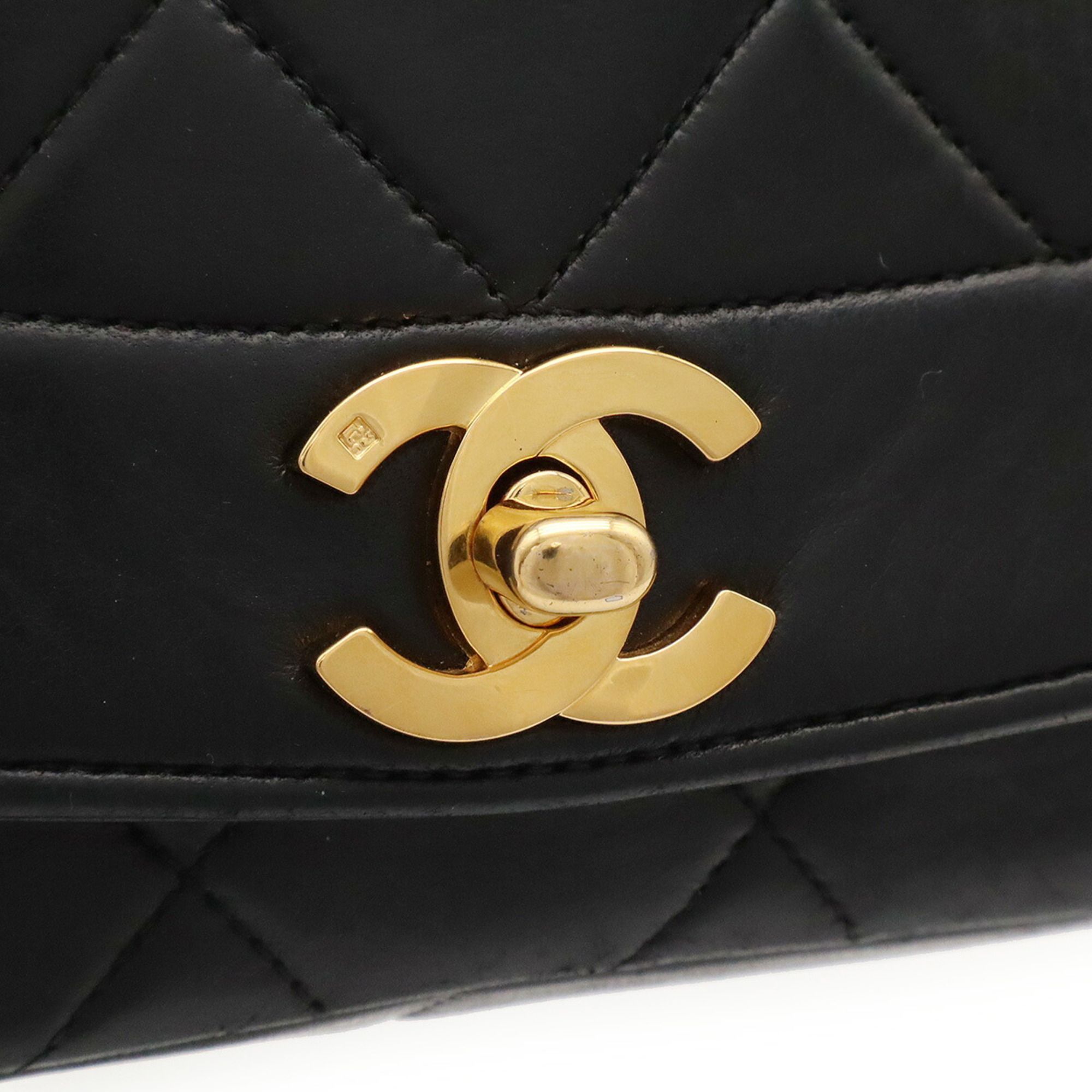 Leather Shoulder Bag (Pre-Owned) - Chanel - Modalova