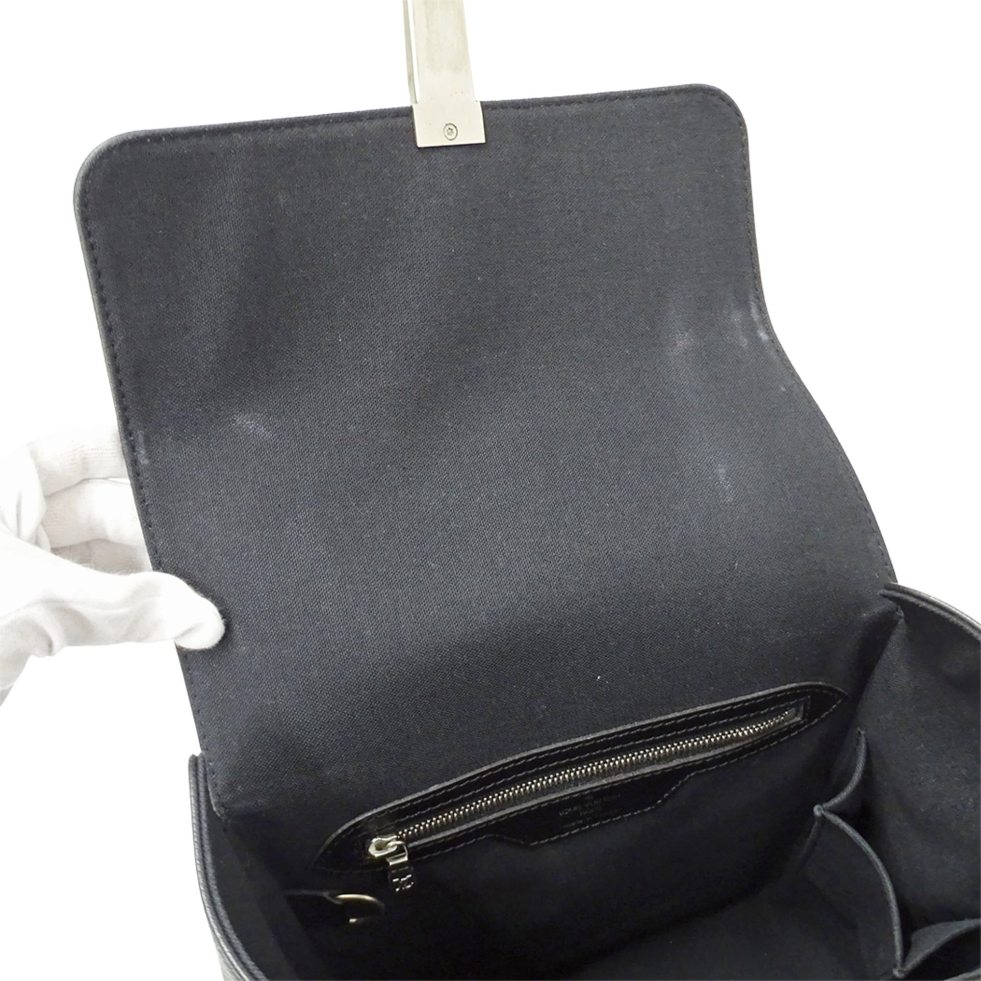 Taiga Leather Handbag Shoulder Bag (Pre-Owned) - Louis Vuitton - Modalova