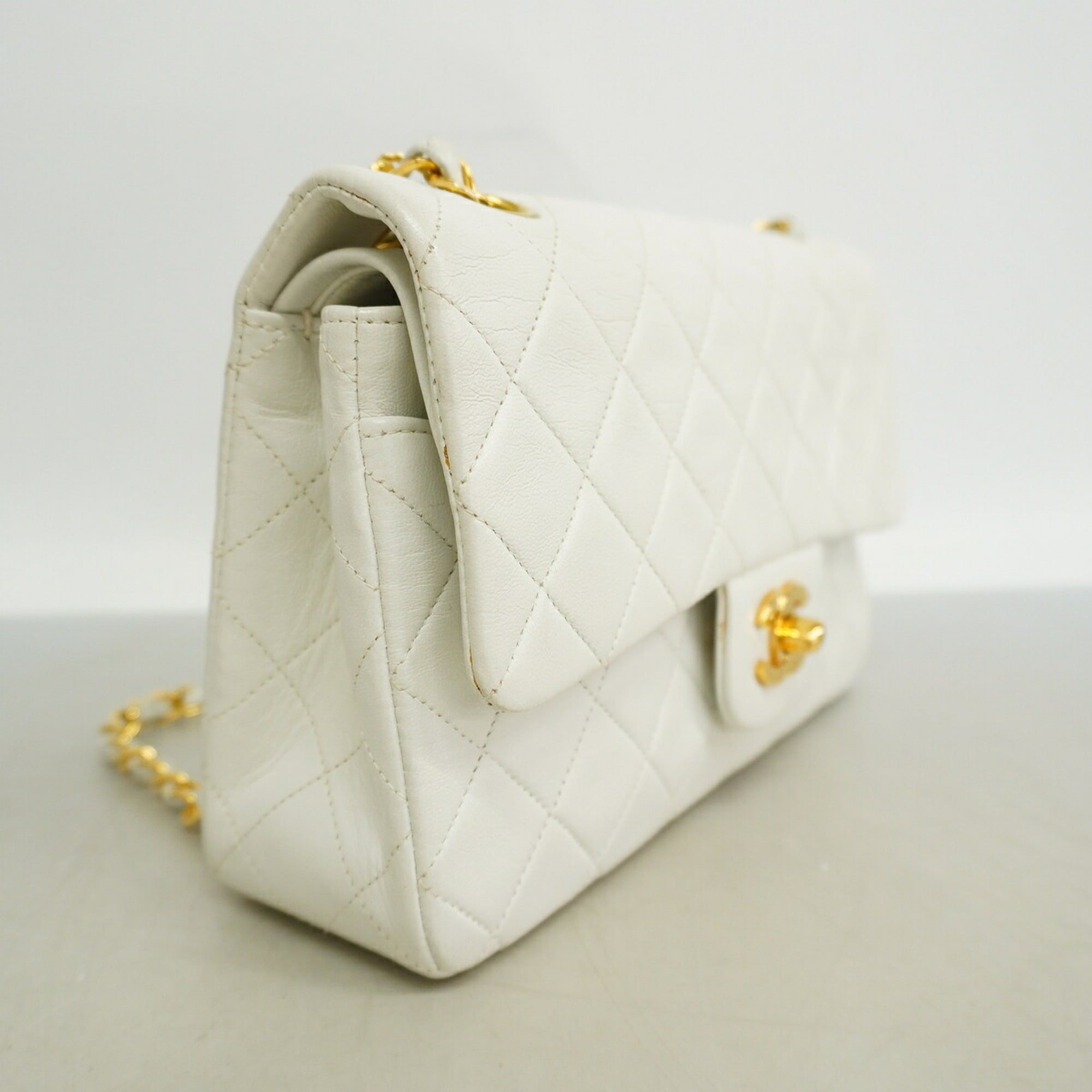 Leather Shoulder Bag (Pre-Owned) - Chanel - Modalova