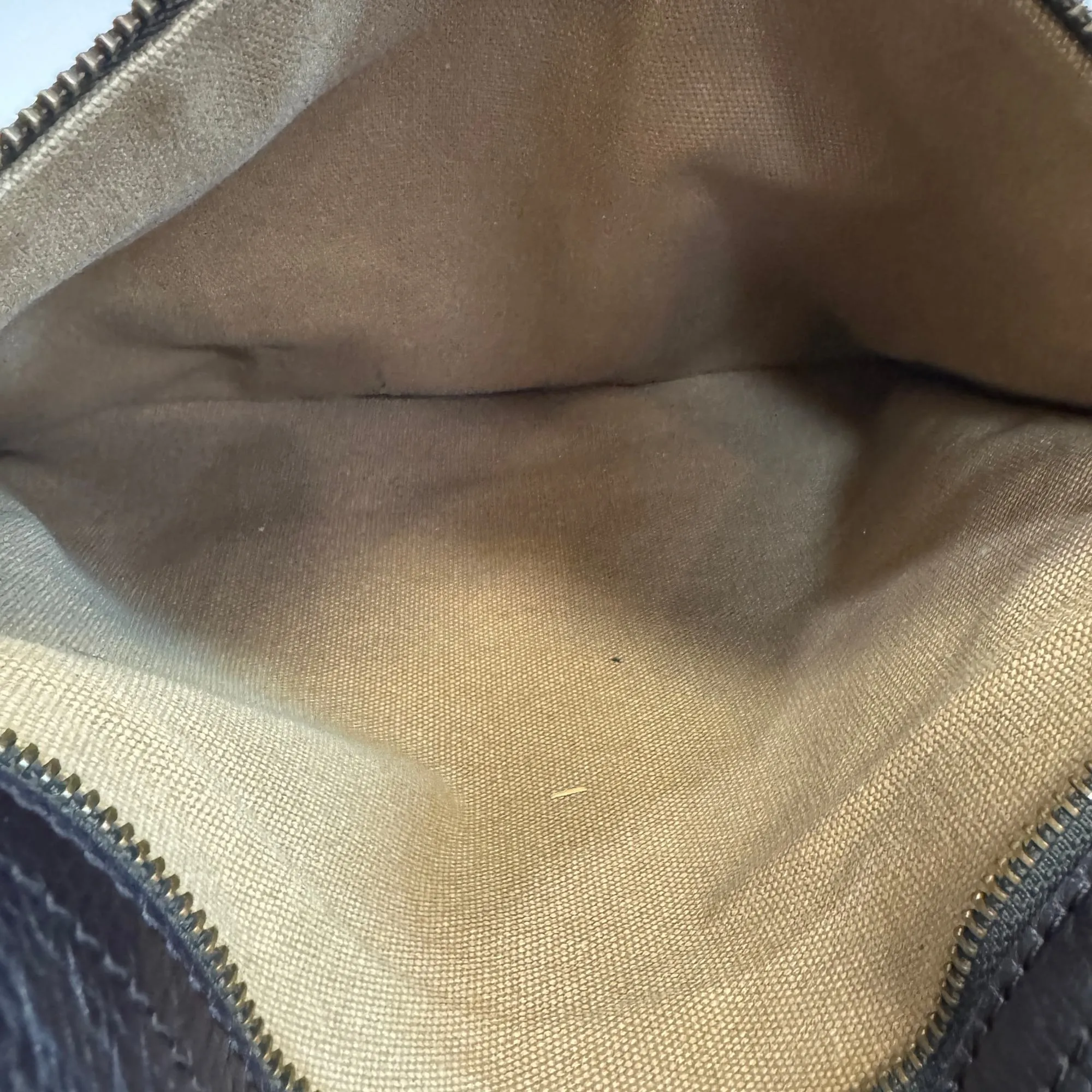 Utah Leather Shoulder Bag (Pre-Owned) - Louis Vuitton - Modalova